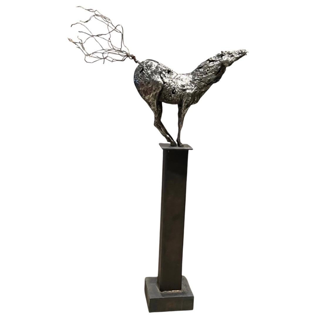 Escultura metálica de caballo Horselaugh de pie