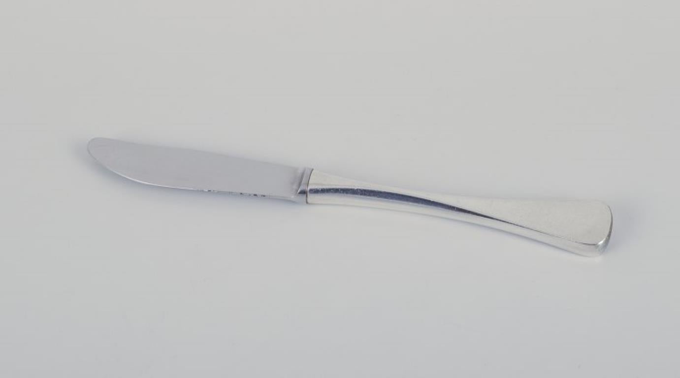 Horsens Silver. A set of ten knives in 830 silver with stainless steel blades. 
Modernist and sleek design.
Approximately from the 1960s.
Hallmarked.
In excellent condition.
Dimensions: L 19.8 cm.