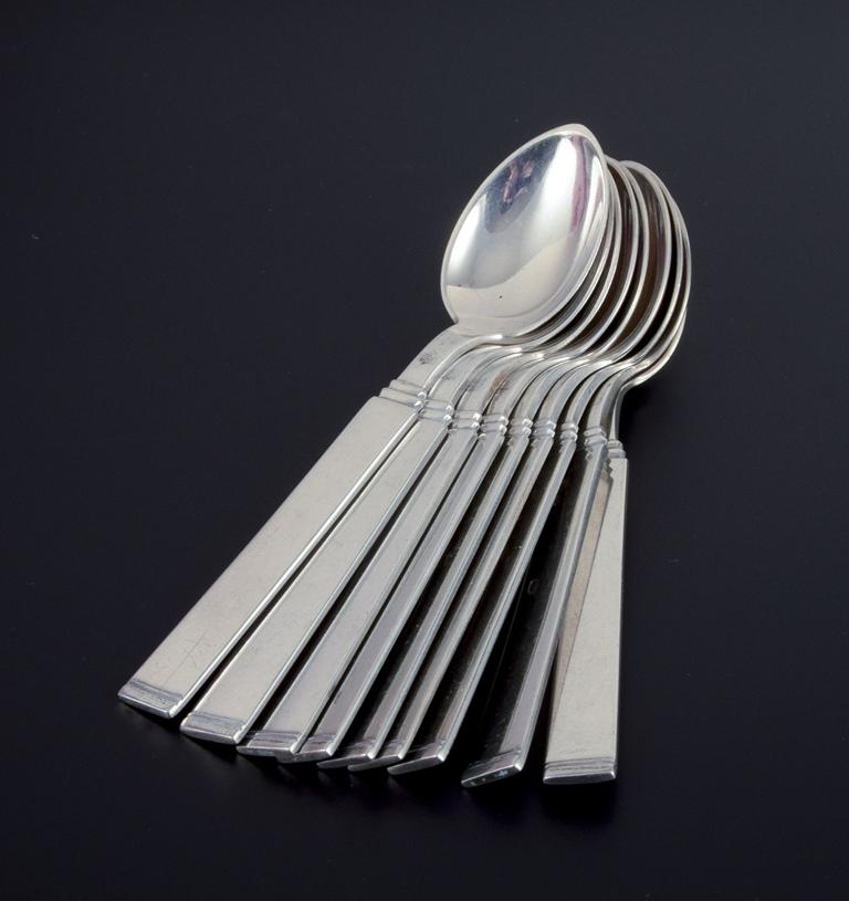 I prodotti usati sono esenti da dazi all'importazione per i clienti statunitensi. 
Pertanto, al tuo acquisto non saranno applicate tariffe di importazione.

Horsens Silver, Danimarca.
Un set di nove cucchiaini da caffè in argento 830.
Design