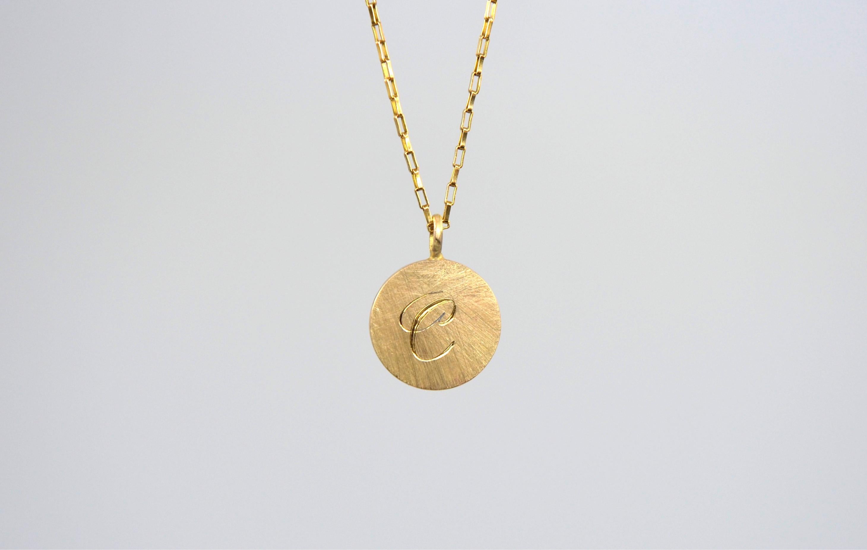 'Horseshoe' 18K Gold Pendant In New Condition For Sale In Milano, IT