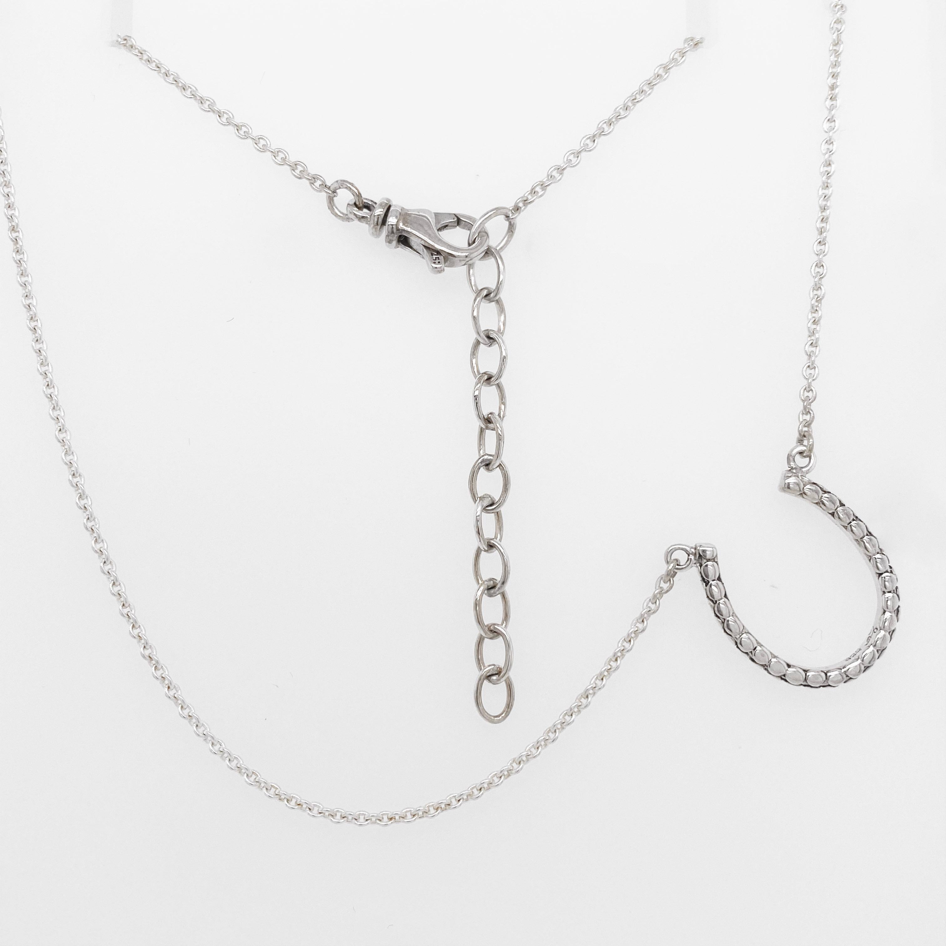 Donna Collana a ferro di cavallo, argento sterling, ciondolo a ferro di cavallo, texture, buona fortuna in vendita