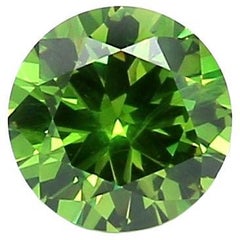 Poids brut de 0,82 carat du grenat démantoïde naturel en forme de queue de cheval provenant d'Oural, Russie