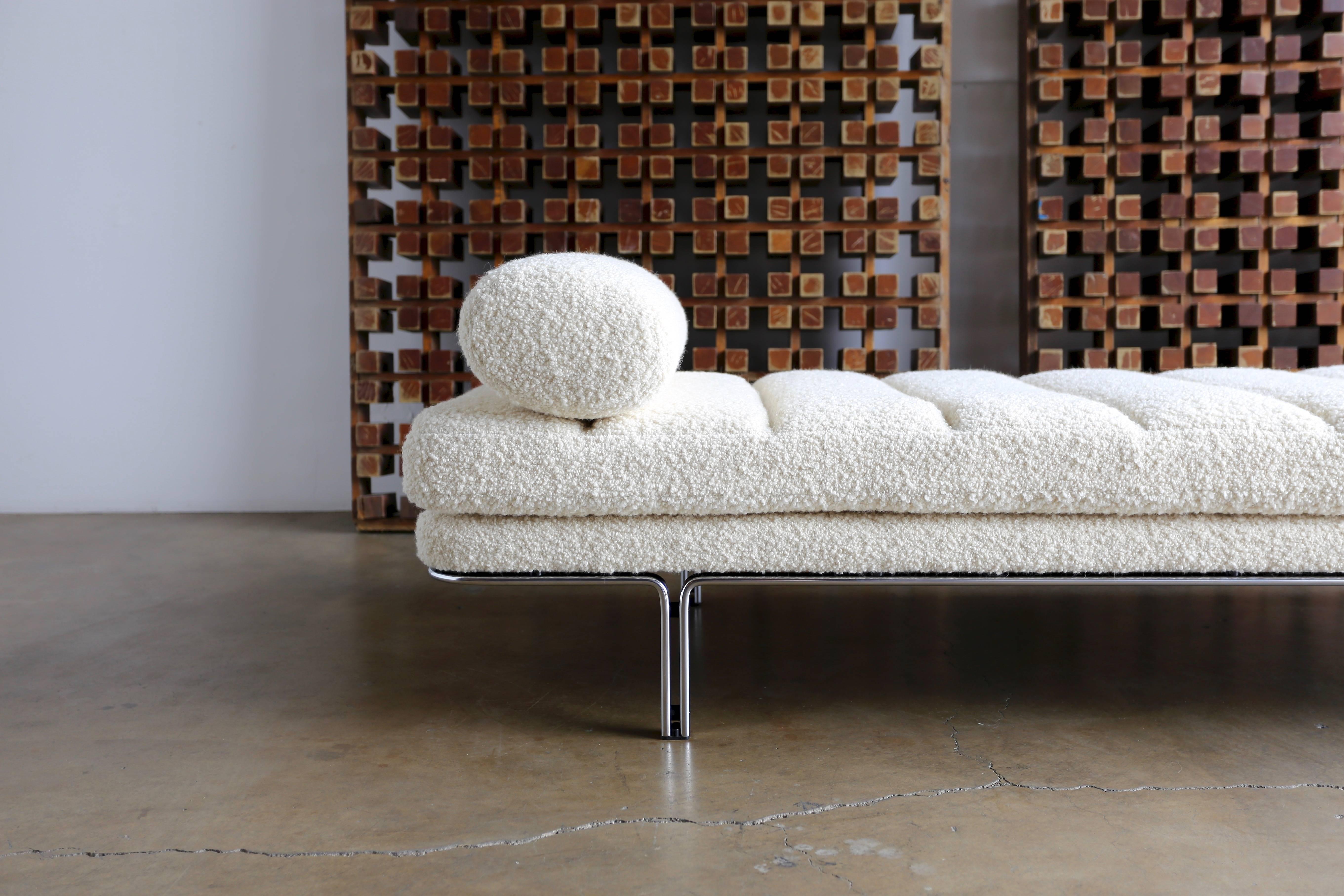 Horst Bruning daybed for Alfred Kill International. This piece has been upholstered in beautiful alpaca wool boucle.