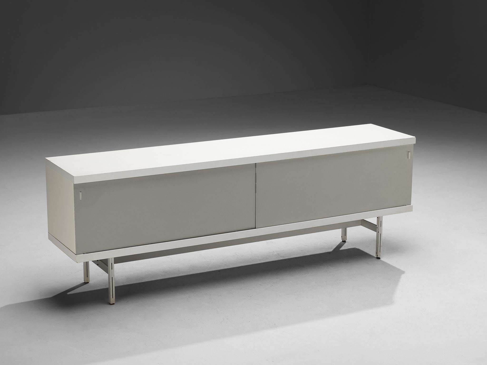Horst Brüning for Behr Germany, sideboard, model 1730, laminated wood, aluminum, Germany, 1960

Pure and minimalist in its execution, this sideboard model 1730 is designed by Horst Brüning. The rectangular-shaped corpus features a white frame with