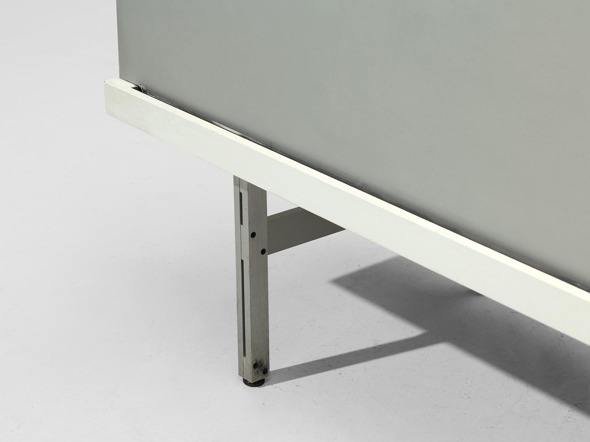Horst Brüning für Behr Minimalistisches Sideboard mit weißem und grauem Layout  im Angebot 1