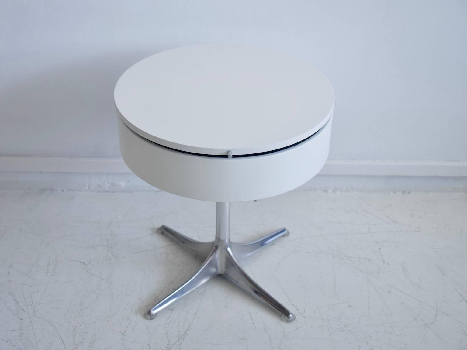 Side or coffee table by German designer Horst Brüning for COR. Designed in 1966, from the Sedia series. Polished aluminium stand with acrylic glides and surface in white laminated wood. The cover plate can be moved, interior of white plastic