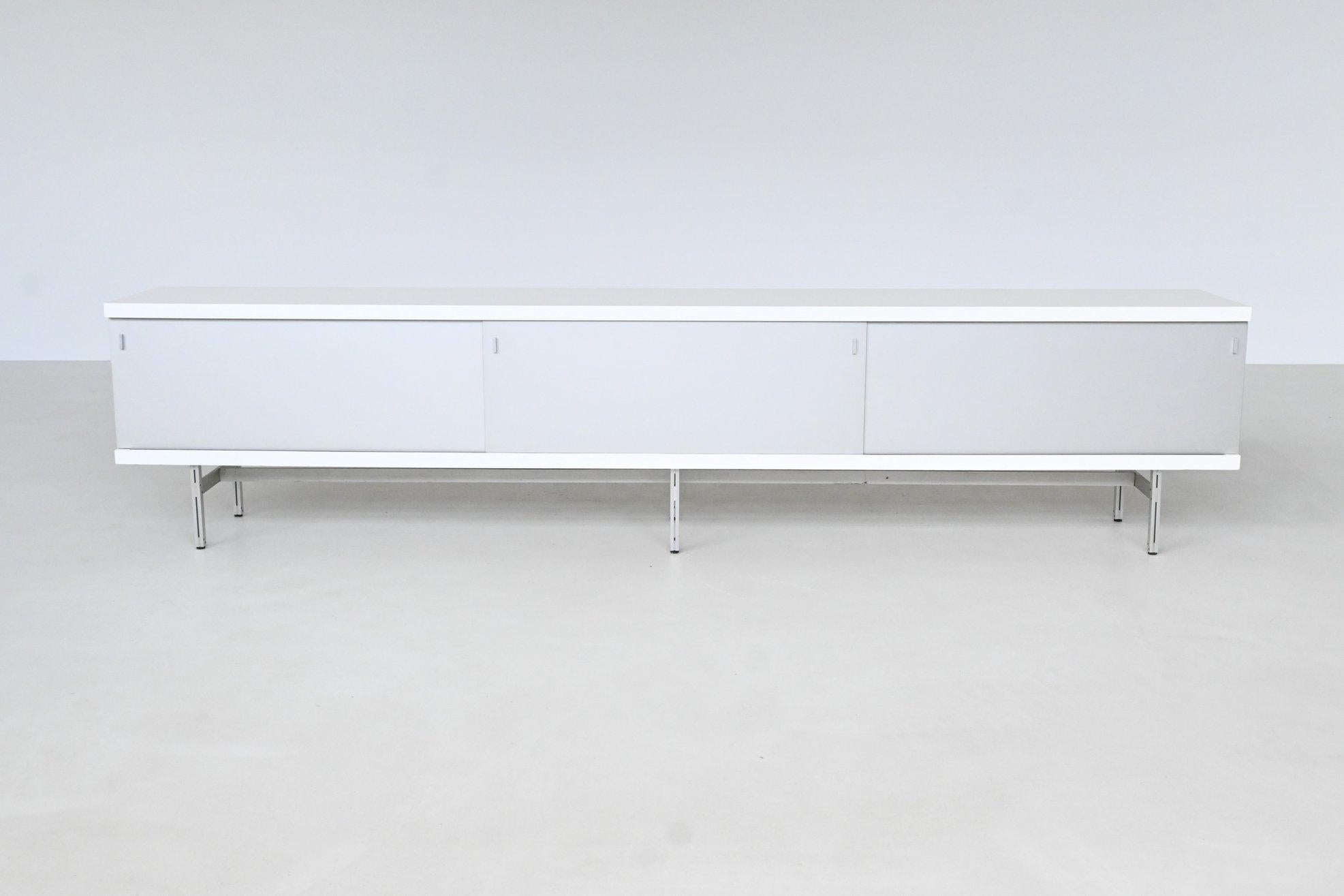 This exceptional model 1730 sideboard was designed by Horst Bruning for Behr in Germany, 1960. A striking piece of Mid-Century Modern design, it is distinguished by its pure architectural lines and refined materiality.

The sideboard features a