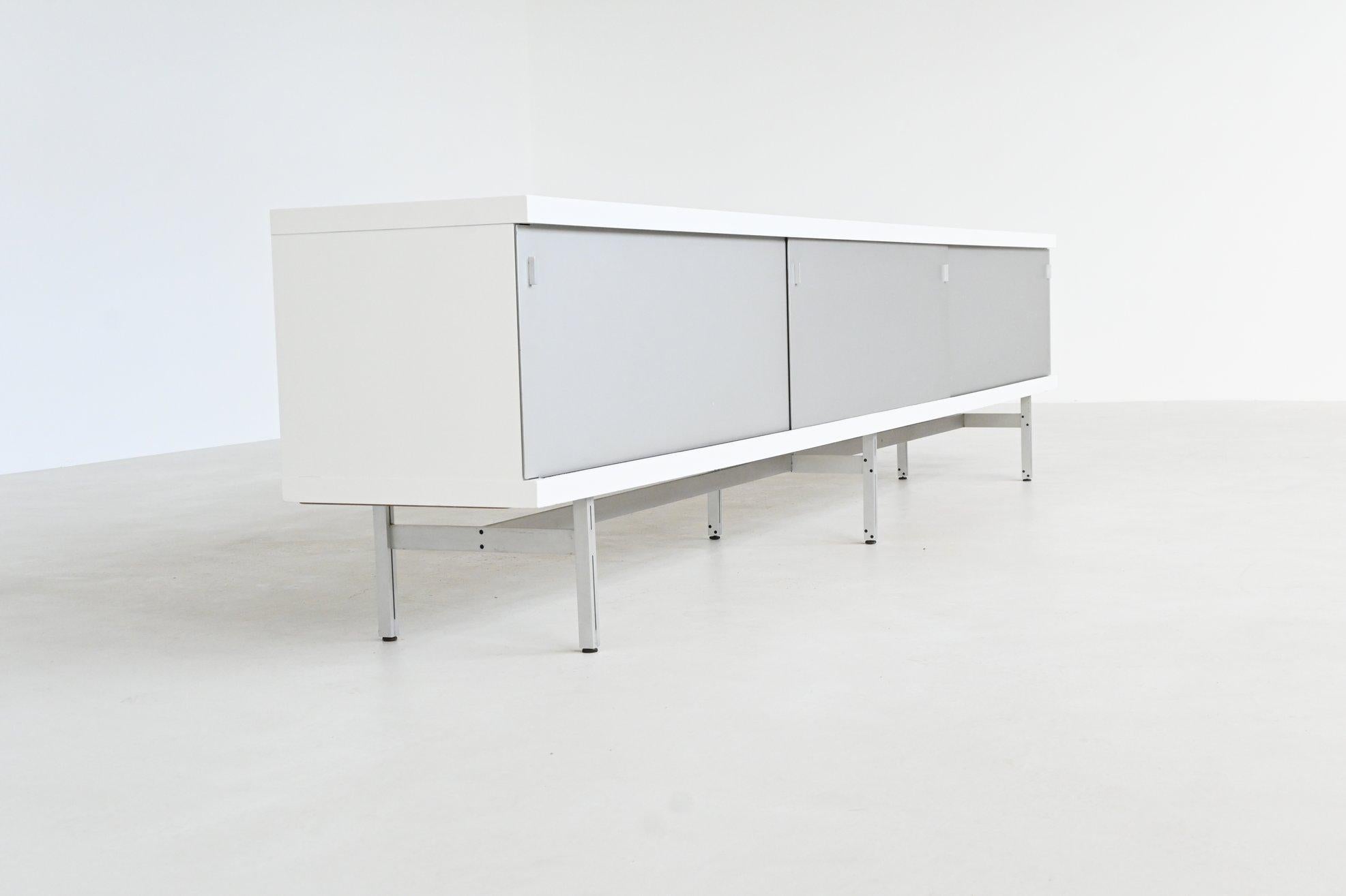 Horst Bruning model 1730 large sideboard Behr Germany 1960 In Good Condition For Sale In Etten-Leur, NL