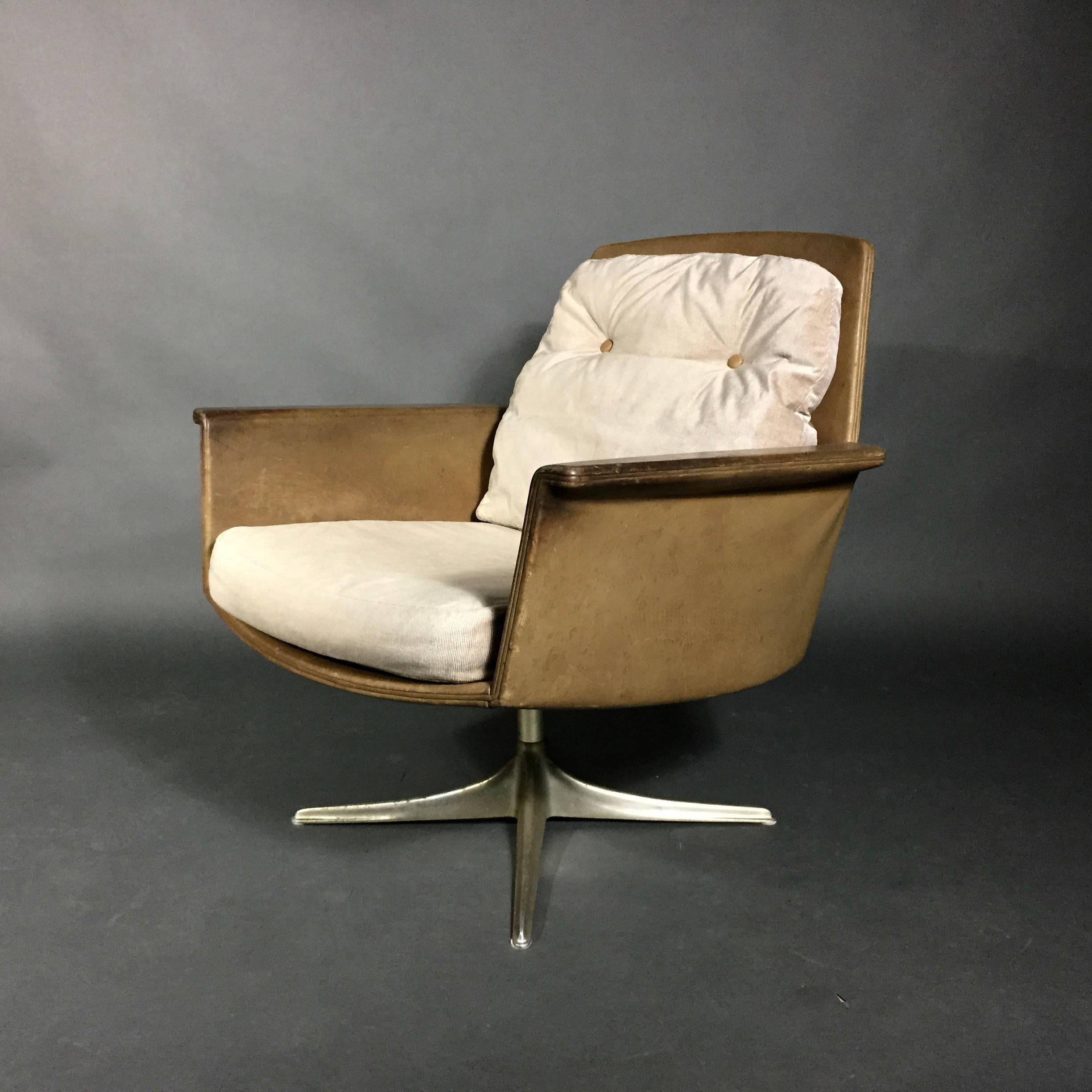 Horst Brüning, an influential German architect and industrial designer who was known for his award winning furniture designs for Alfred Kill of Kill International. Th Sedia line of pieces was designed in the 1960 and manufactured by COR Germany.