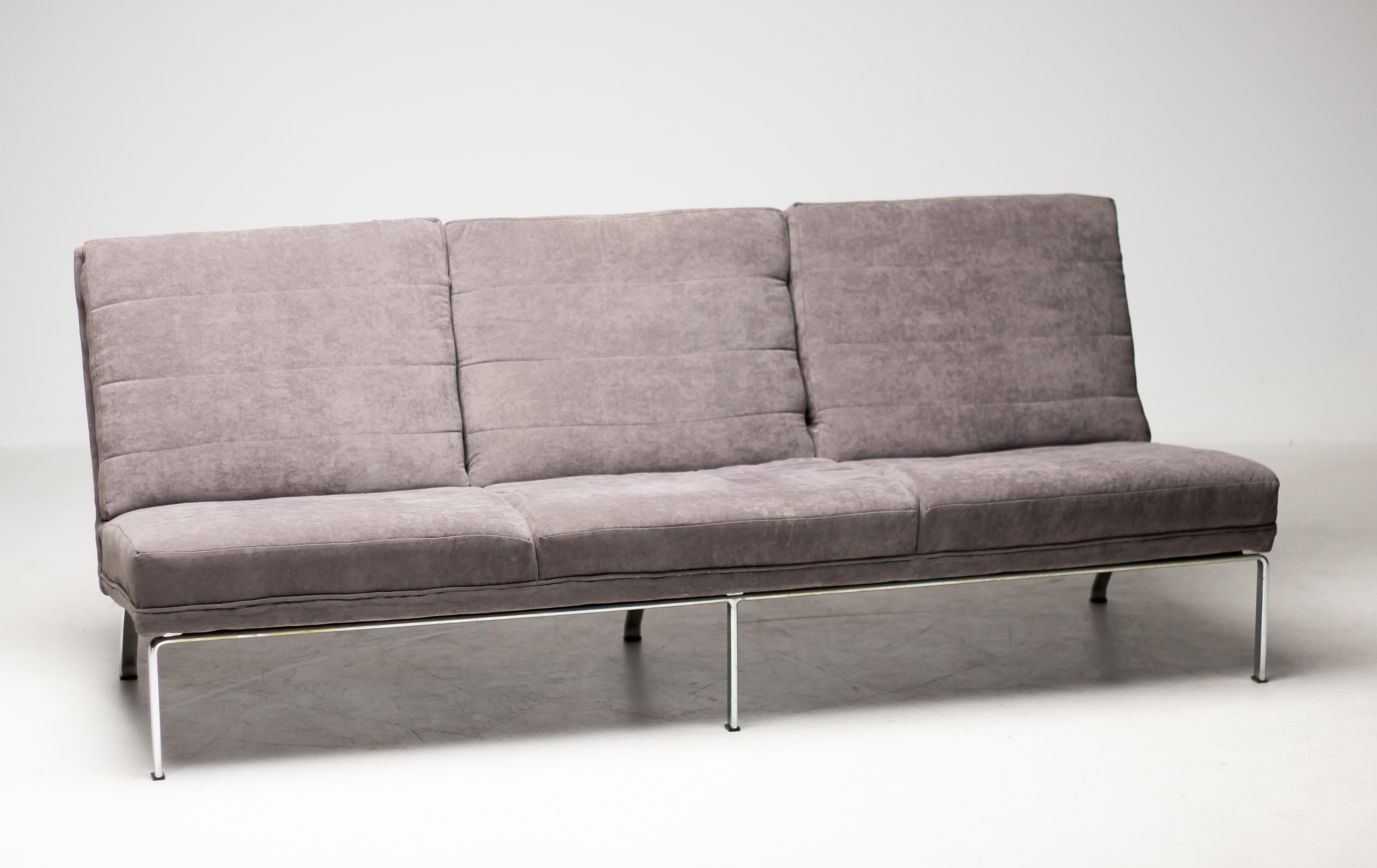Rare three-seat sofa designed in 1965 by Horst Brüning for Kill International.
Clear design with a sculptural flat chromed steel base.