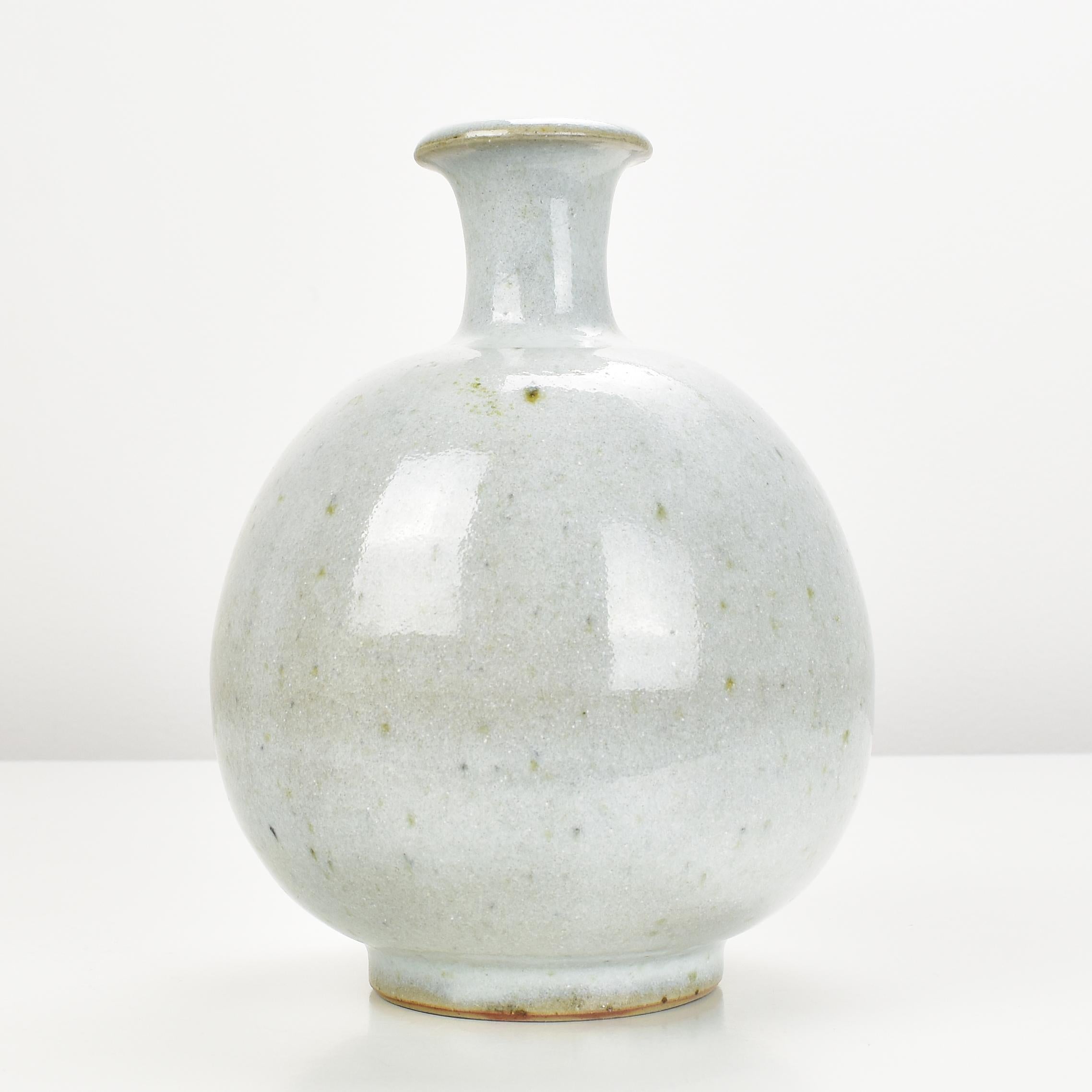 A beautiful vibrant gray glazed bottle vase by German ceramicist Horst Kerstan.
His work is featured by a distinct language of forms and the inspiration by Chinese and Japanese glazing techniques. Horst Kerstan, who was an apprentice of Richard