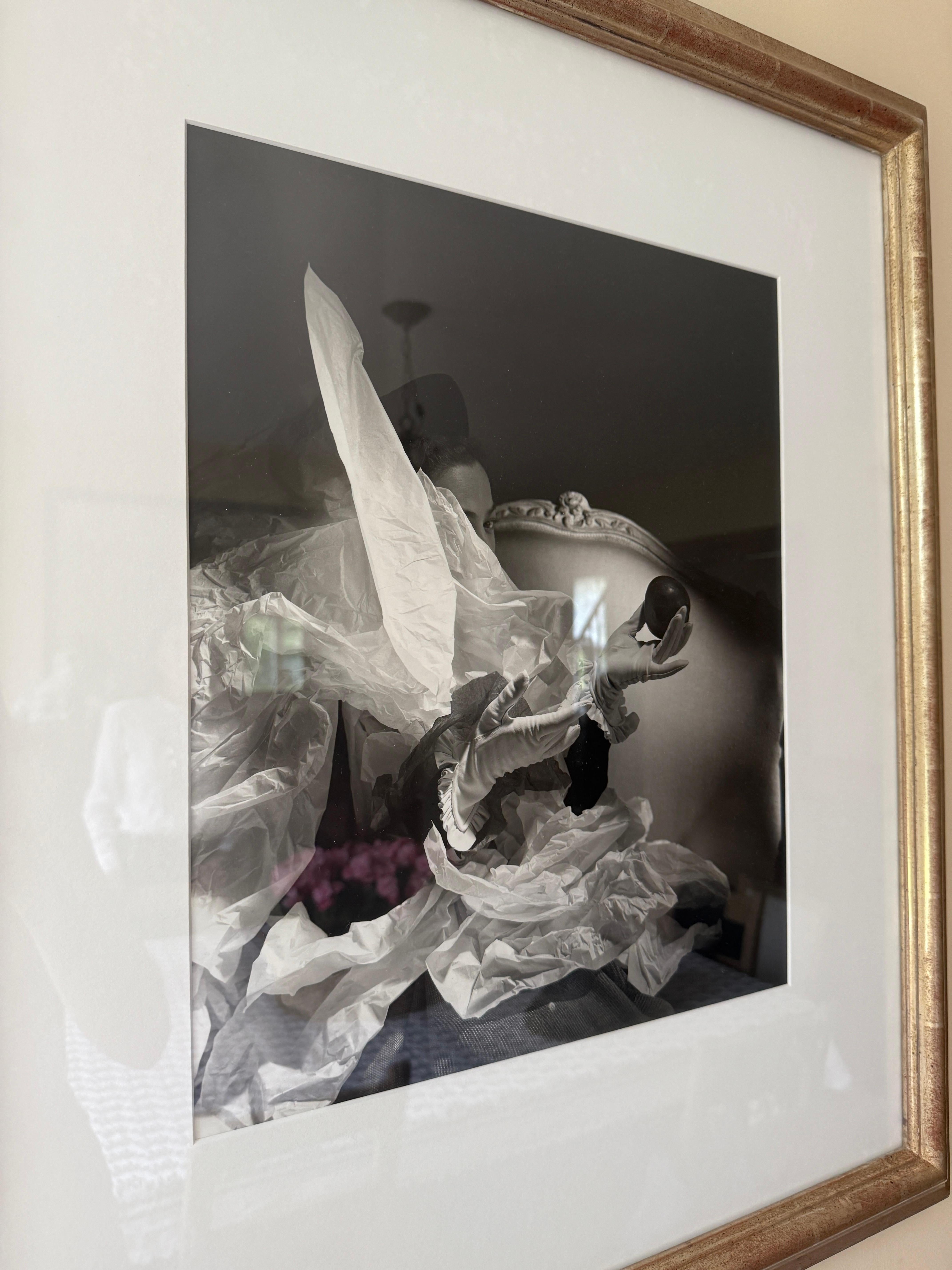 Une photographie encadrée de Horst P. Horst intitulée 