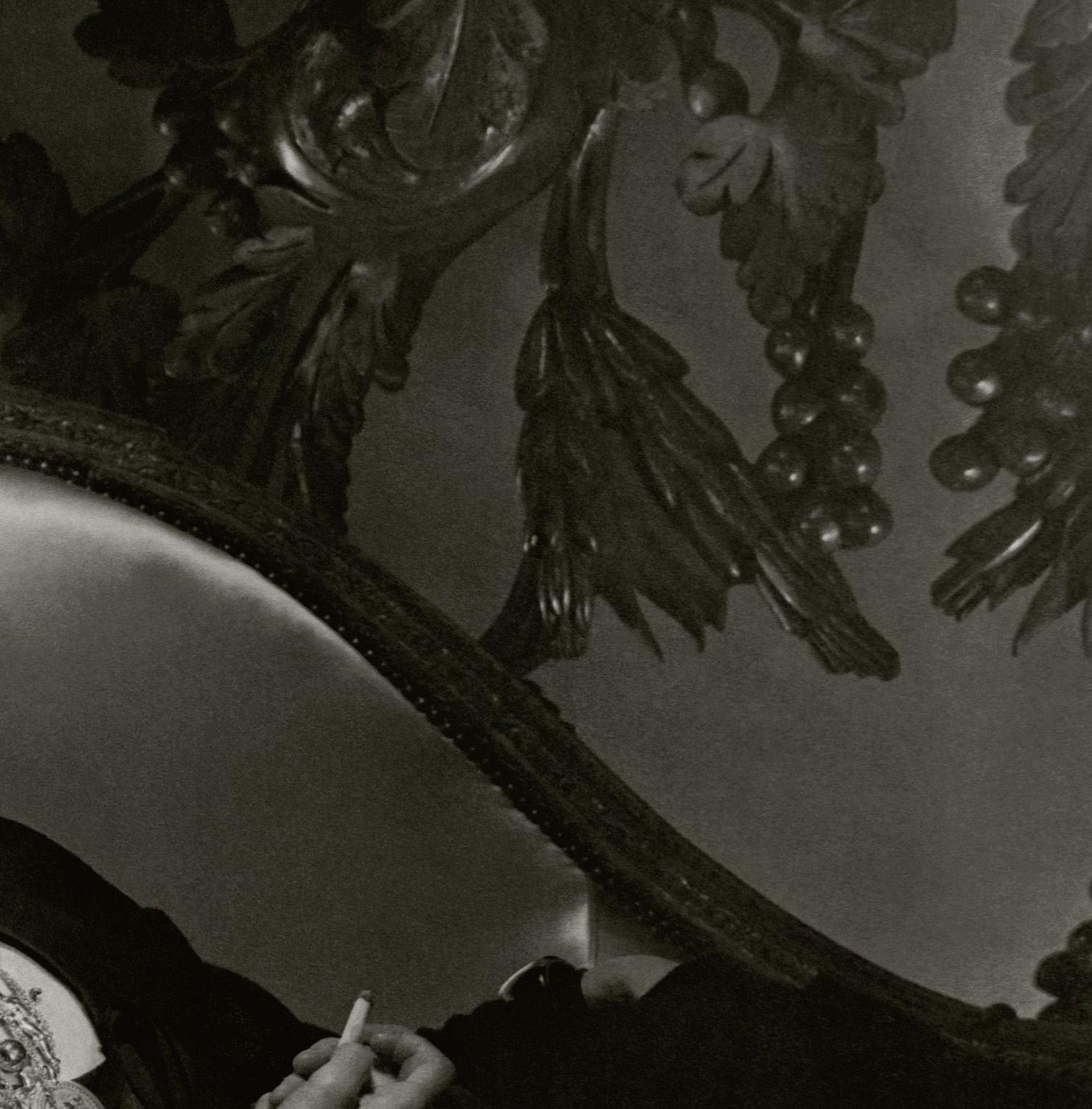 Coco Chanel, Paris, Silber-Gelatinedruck. Später gedruckt – Photograph von Horst P. Horst