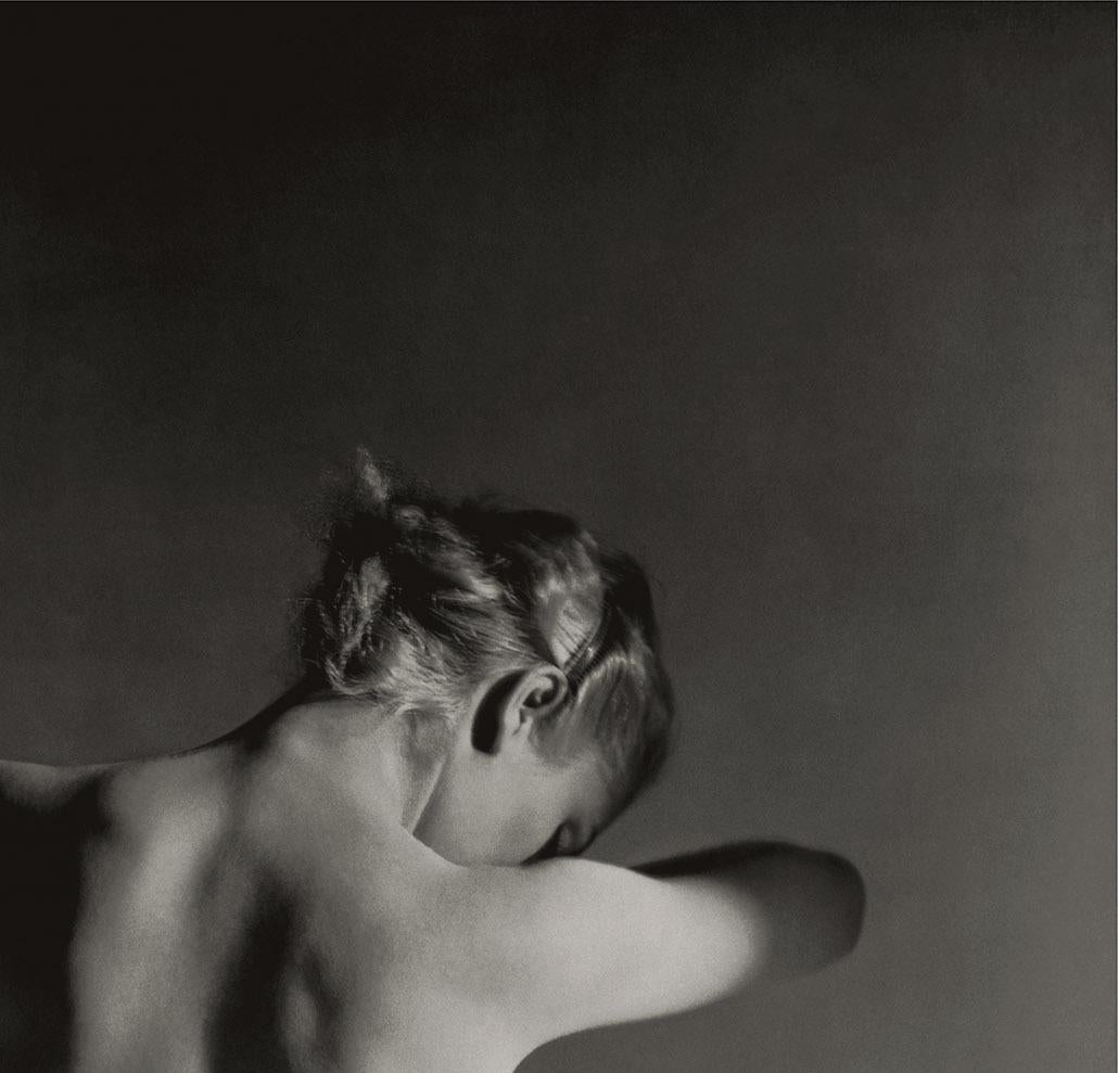 Mainbocher Korsett. Paris. Später gedruckt – Photograph von Horst P. Horst