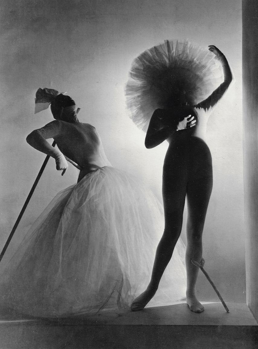 Black and White Photograph Horst P. Horst - Conception de costumes de Salvador Dali pour son ballet, Bacchanale, Paris
