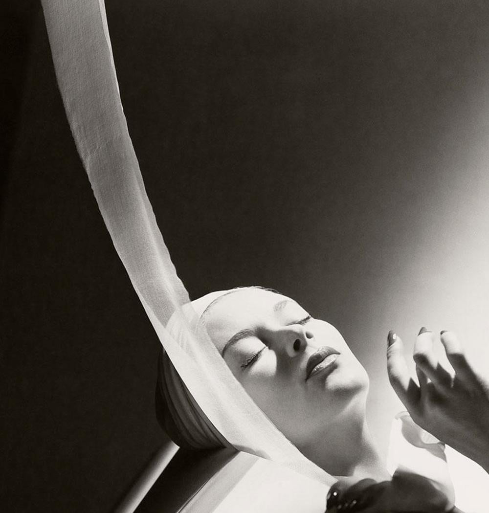 Lisa with Turban, NY, Silver Gelatin print (Printer later) - Black Figurative Photograph by Horst P. Horst