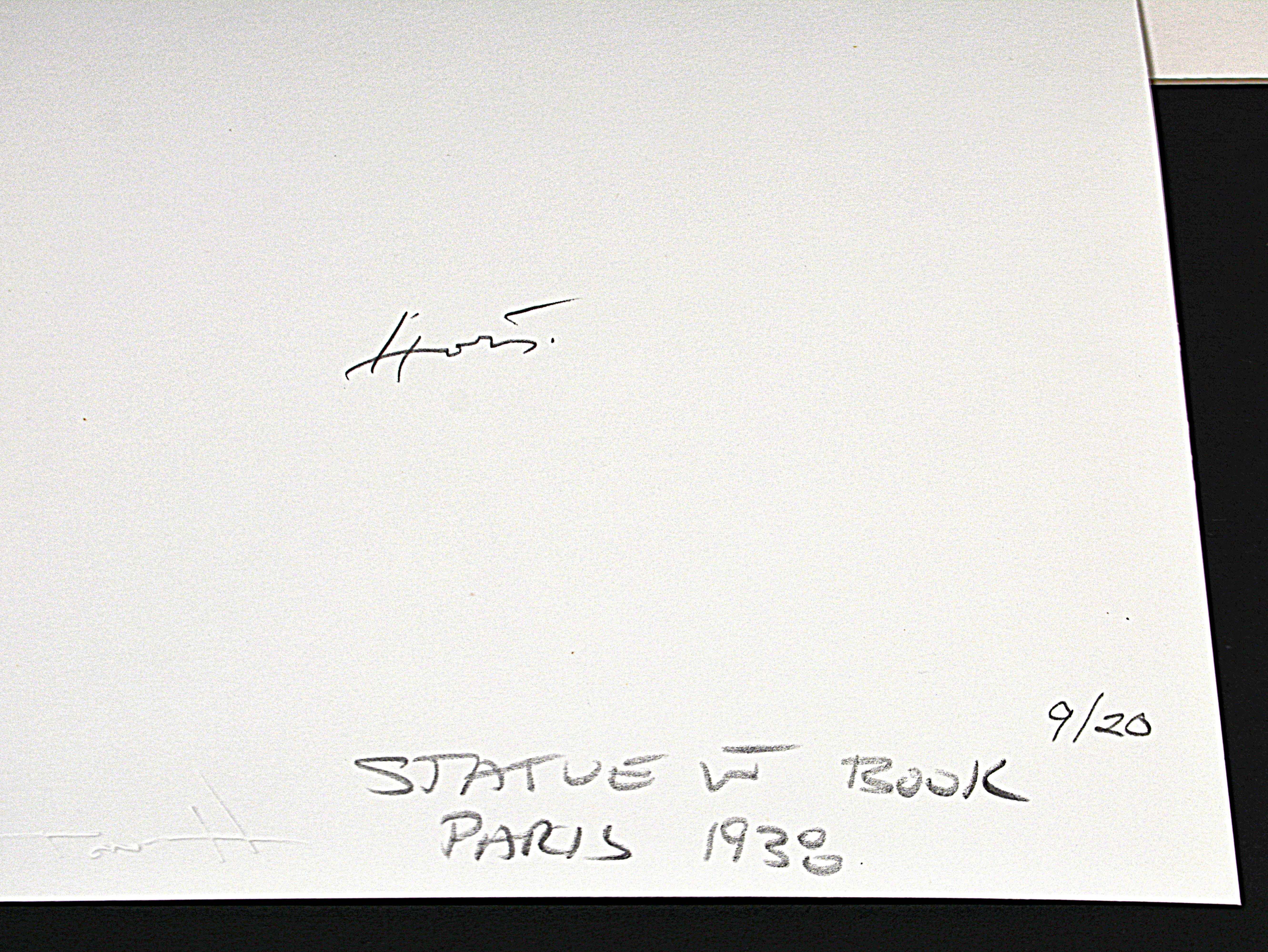 Européen Photographie signée Horst P. Horst « Statue with Book », Paris, 1938 en vente