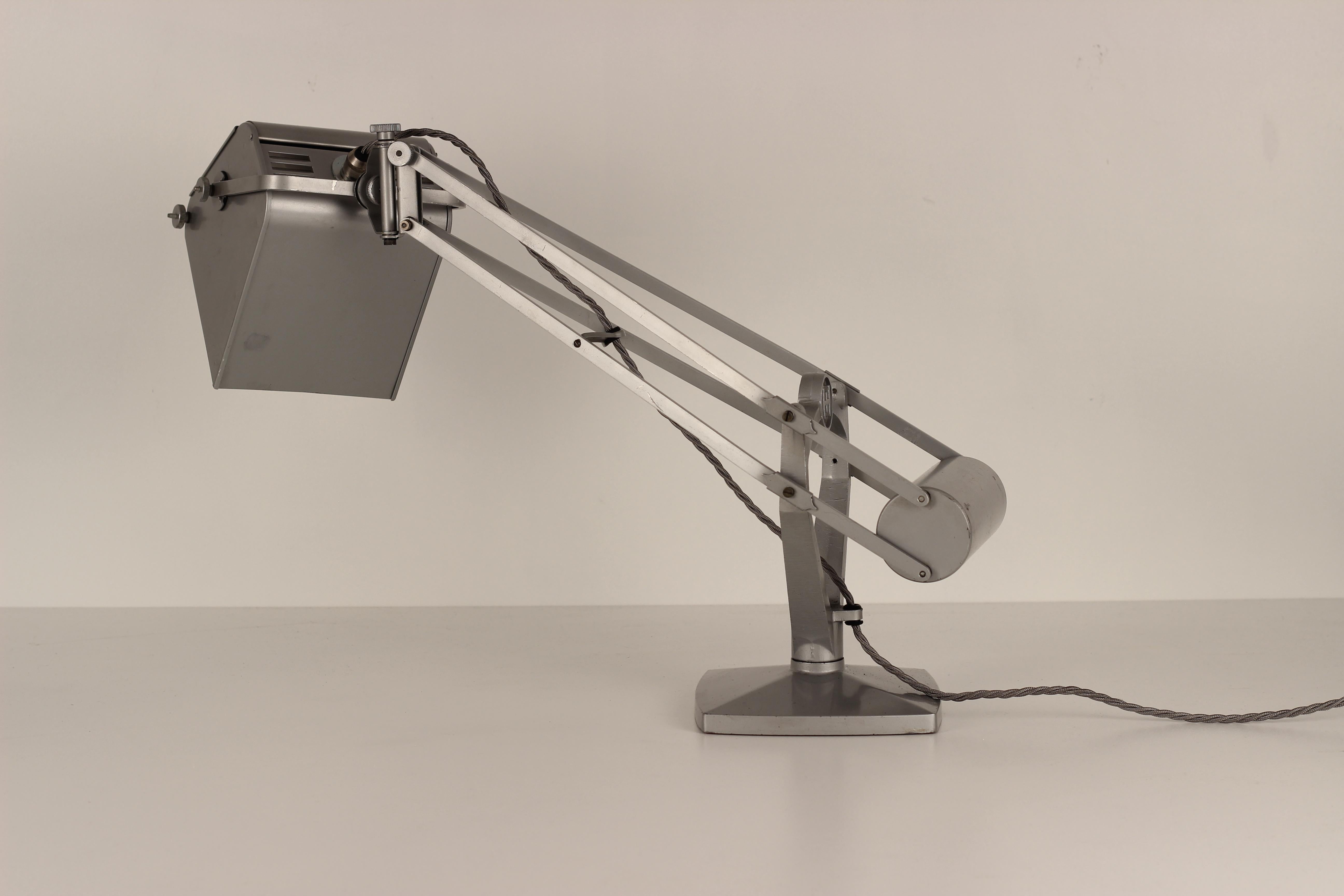Horstmann Magnifying Glass Anglepoise Work Lamp Made in the 1930’s In Good Condition In London, GB