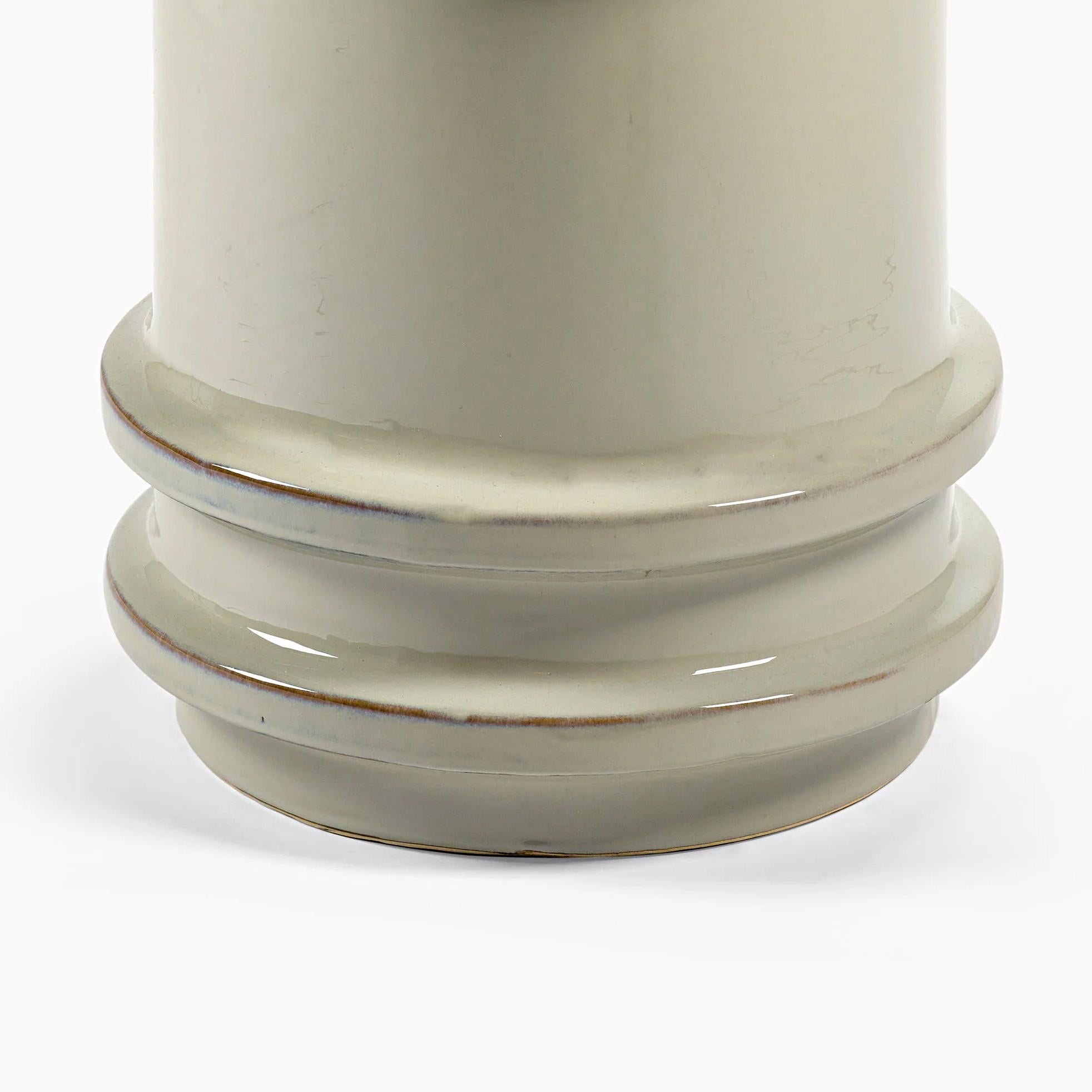 Vernissé Table d'appoint grise Horton en vente