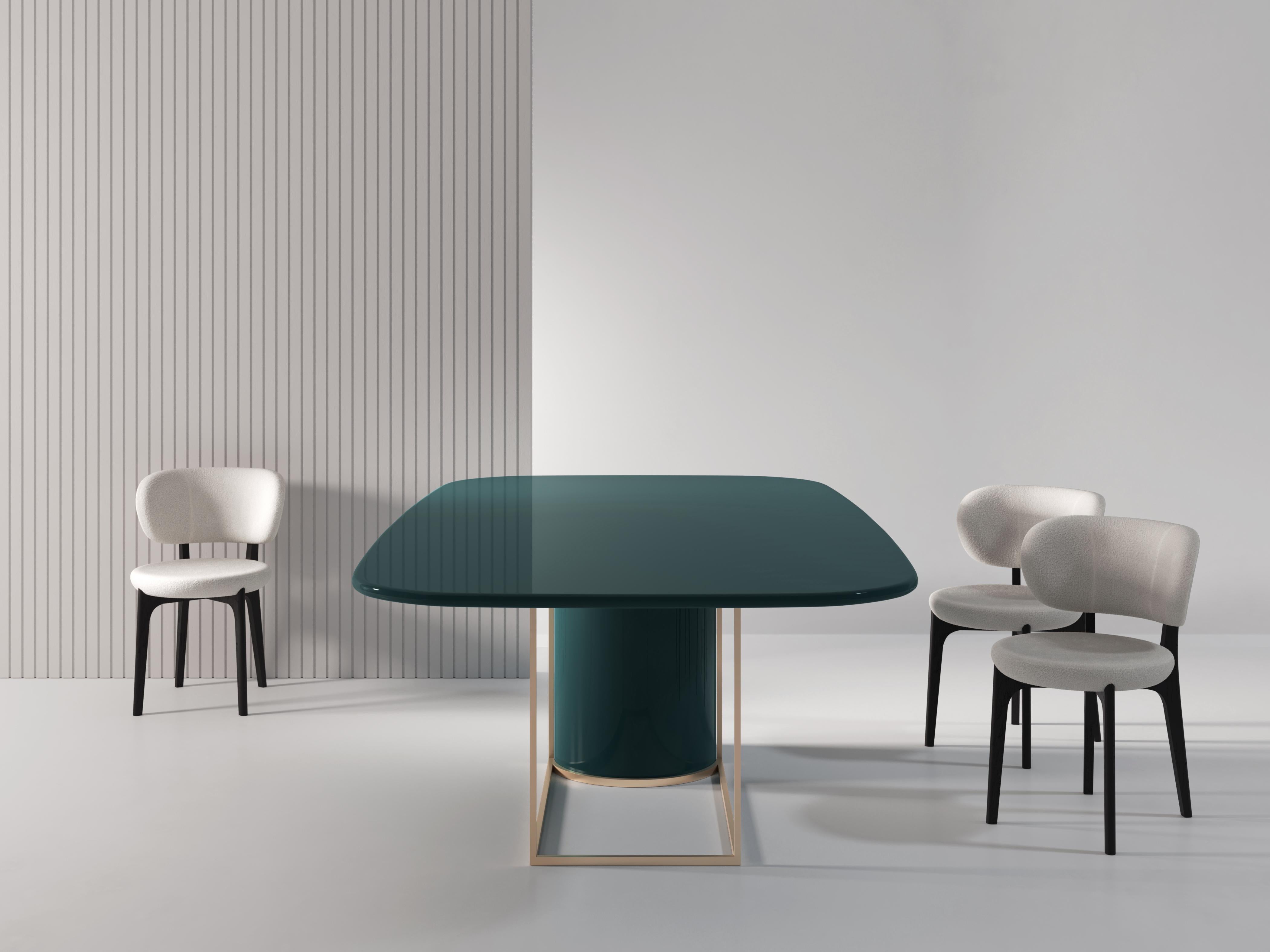 italien Table de salle à manger contemporaine Horus en bois laqué mat et métal&wood en vente