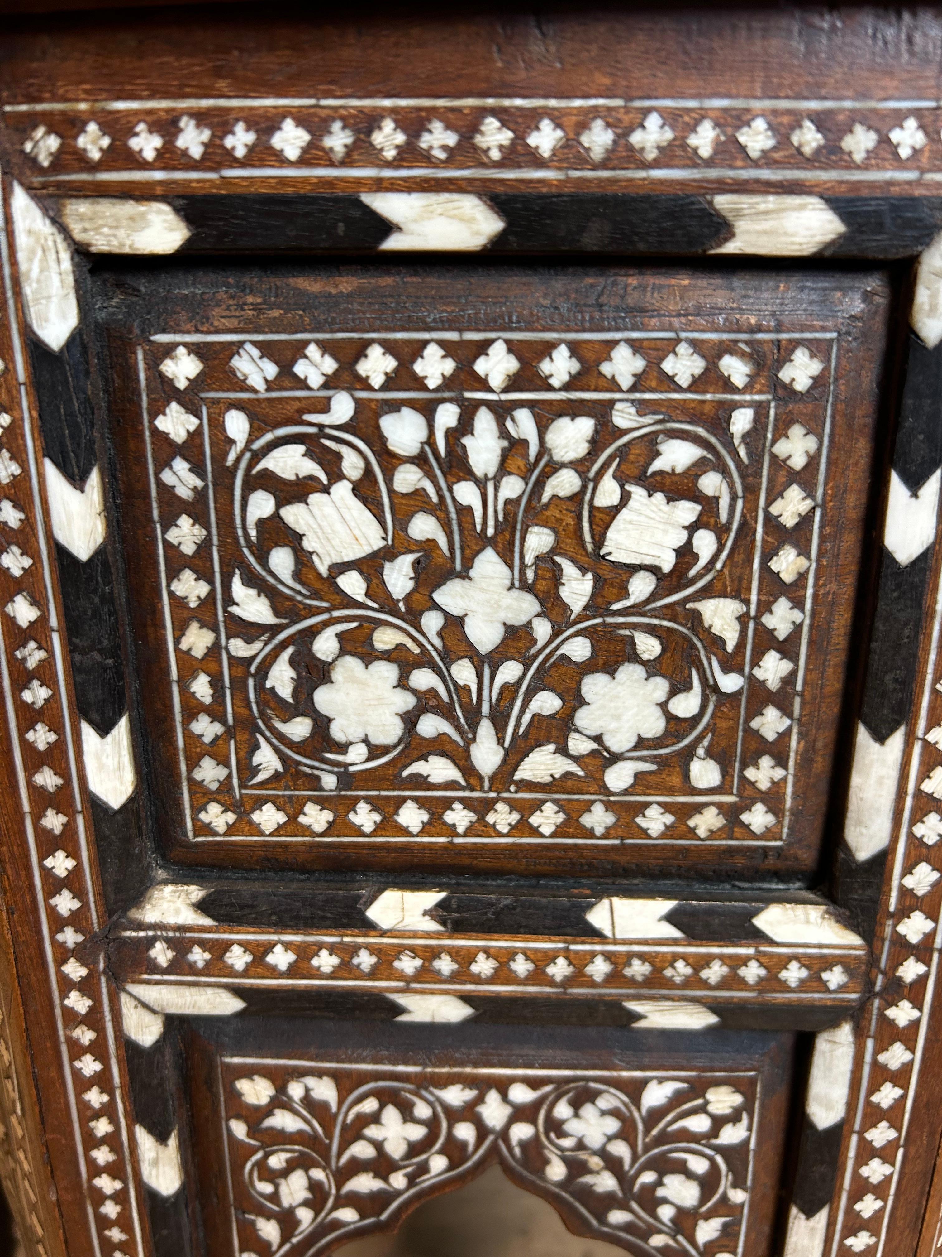 Hoshiapur Anglo Indian Profusely Inlaid Octagonal Table c1880 In Good Condition In Sherborne, GB