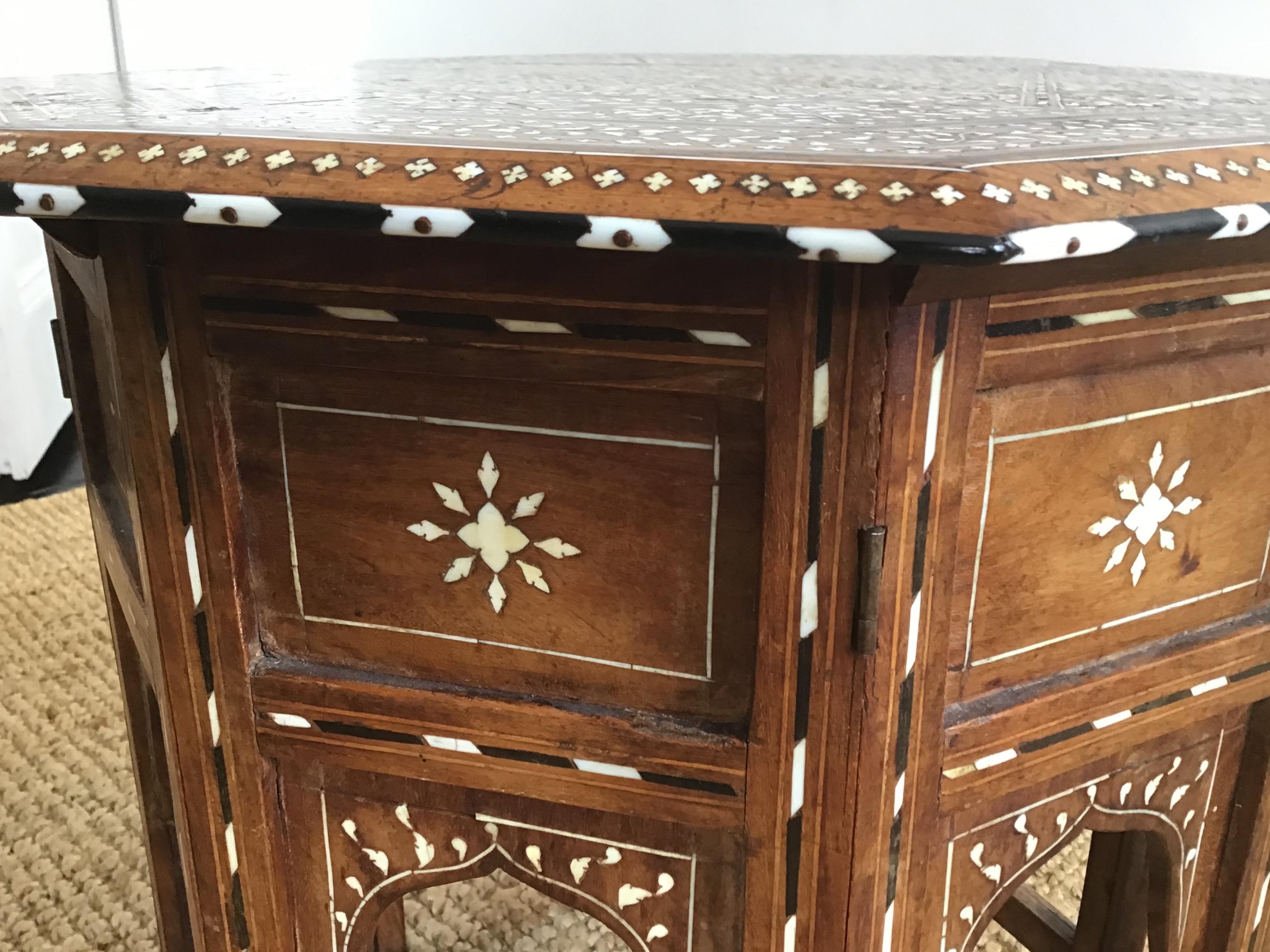 Hoshiapur Bone and Ebony Inlaid Occasional Table In Good Condition In London, GB