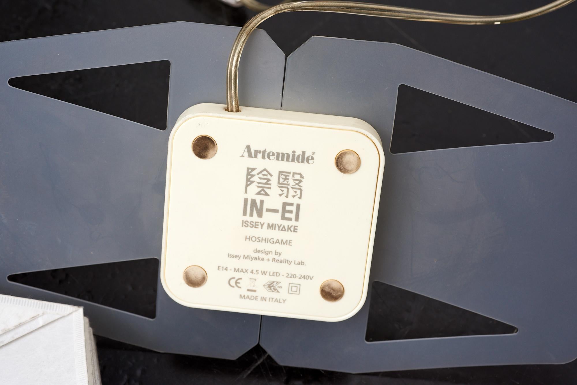 Hoshigame-Tischlampe, entworfen von Issey Miyake für Artemide im Angebot 2