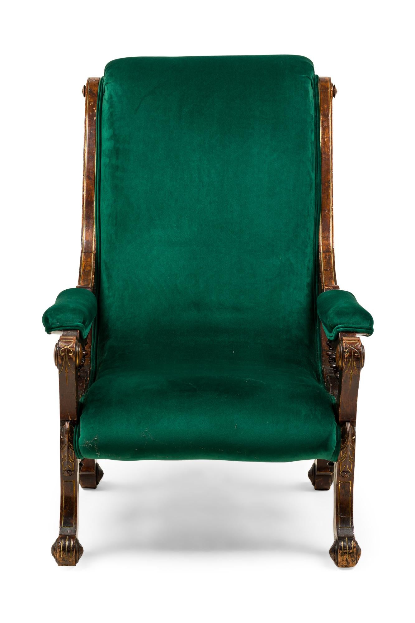 Fauteuil à dossier traîneau de style Eastlake en ronce de noyer et garnitures dorées, avec tapisserie de couleur verte. (Signé : HOSTATTER, Pat Pending, 4/3/1877)
