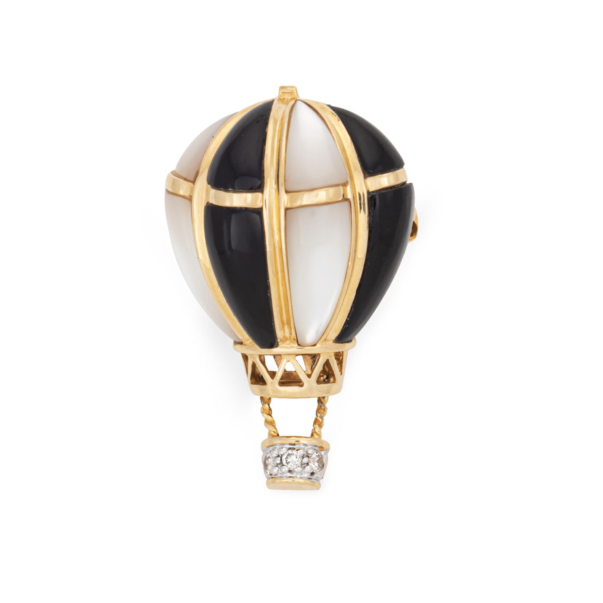 Moderne Pendentif Hot Air Ballon Vintage Diamond MOP Onyx 14k Yellow Gold Brooch Jewelry en vente
