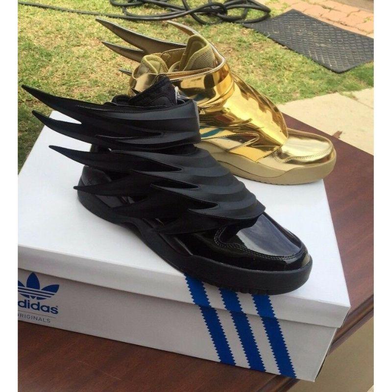Hot Bundle Adidas Jeremy Scott Wings 3.0 JS Gold&black Batman Shoes US 4 In New Condition For Sale In Palm Springs, CA