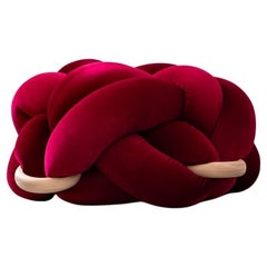 Otomana hecha a mano en terciopelo cereza caliente 30X30 pulgadas by Knots Studio