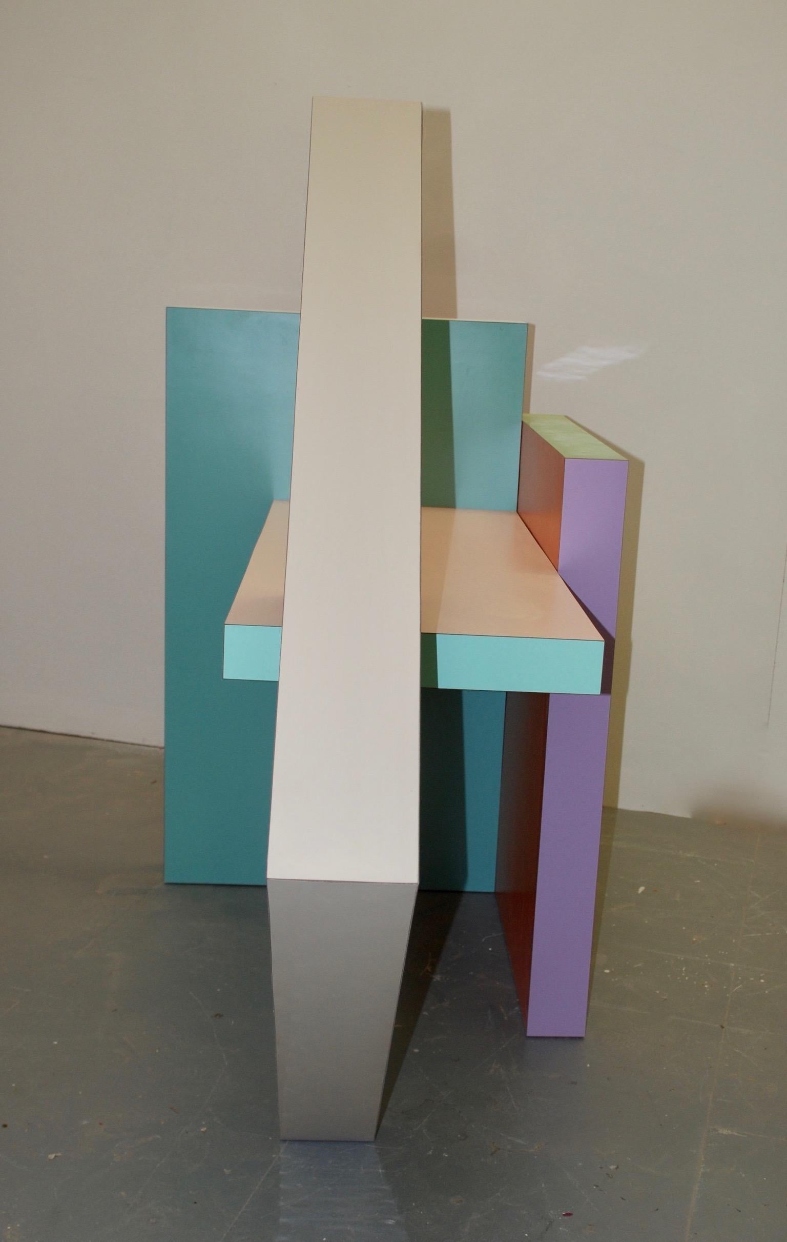 Hot Desk 1:: Miami von Russell Bamber:: Geometrisch geformter Schreibtisch:: Farbiges Laminat im Angebot 5