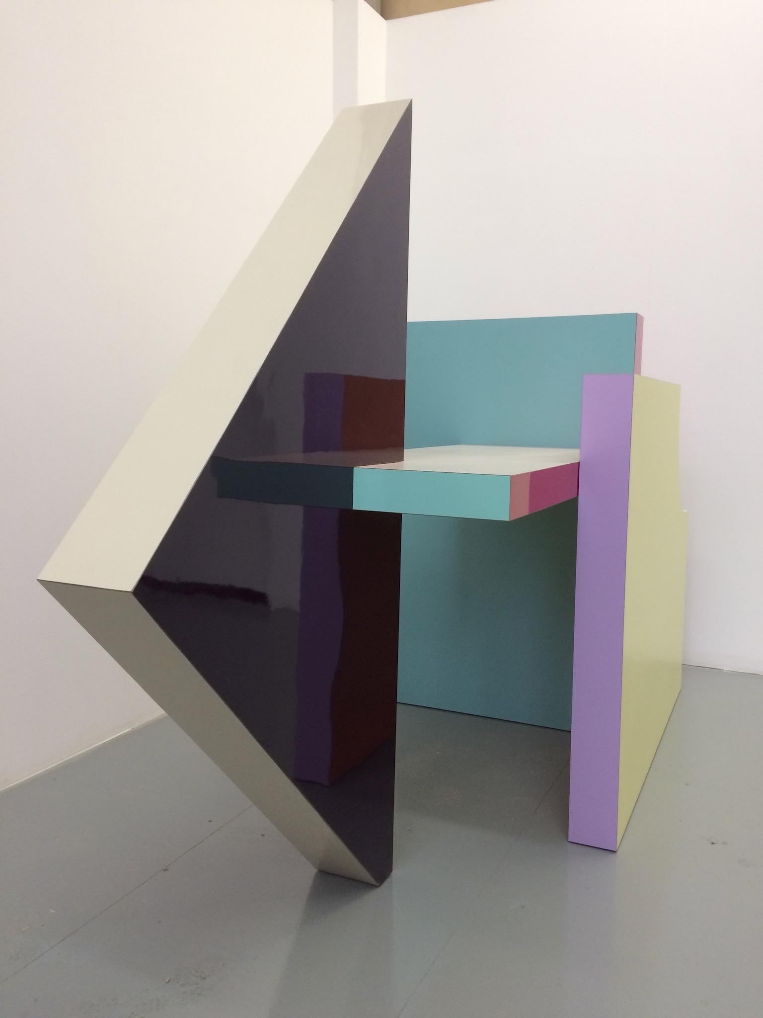 Hot Desk 1:: Miami von Russell Bamber:: Geometrisch geformter Schreibtisch:: Farbiges Laminat (Laminiert) im Angebot