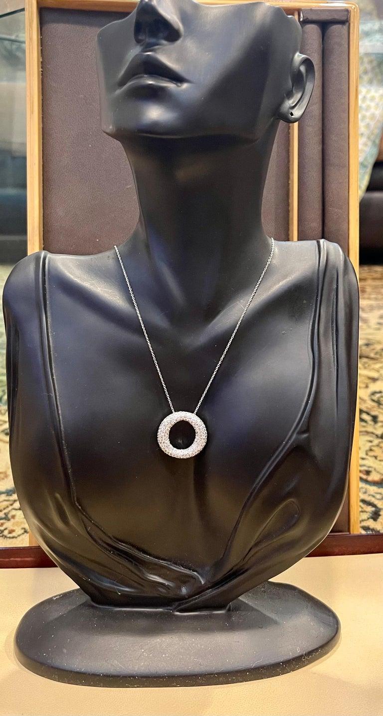 Ciondolo a forma di cerchio in argento sterling con catenina in zirconia cubica, di gran moda. in vendita 5