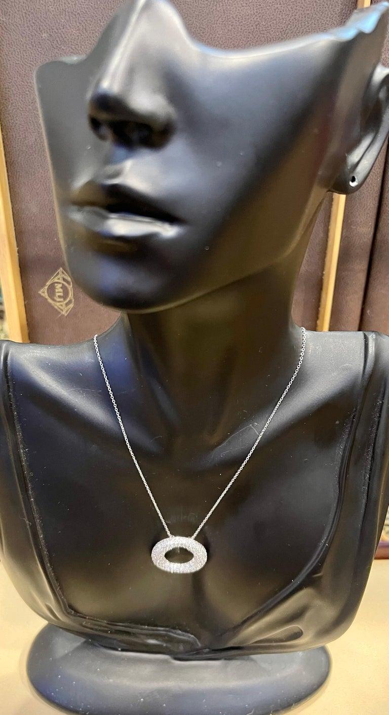 Ciondolo a forma di cerchio in argento sterling con catenina in zirconia cubica, di gran moda. in vendita 6