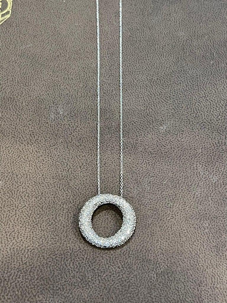 Ciondolo a forma di cerchio in argento sterling con catenina in zirconia cubica, di gran moda. in vendita 8