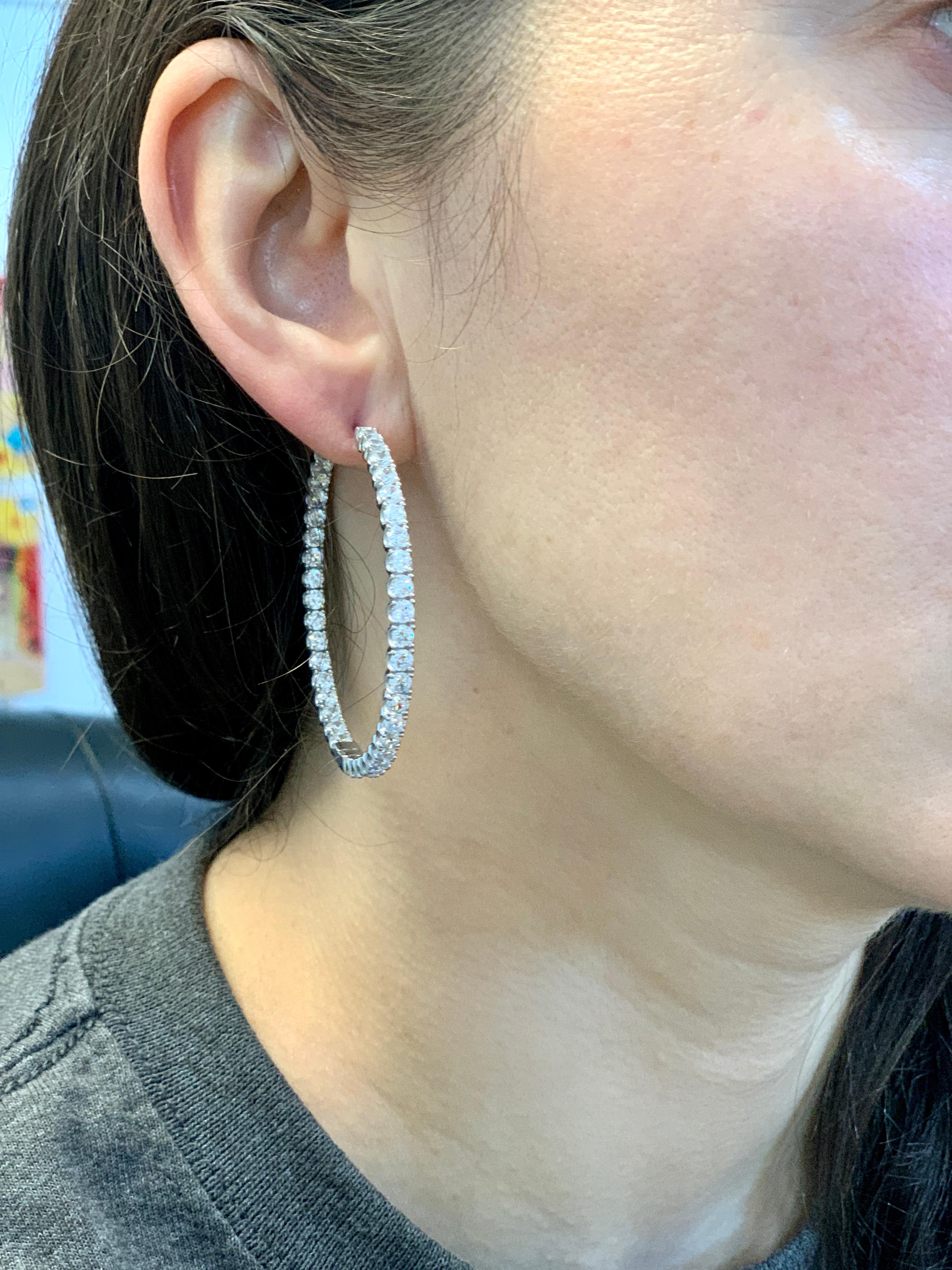 Grand modèle à la mode  Créoles en argent sterling et zirconia cubique à l'intérieur et à l'extérieur en vente 10
