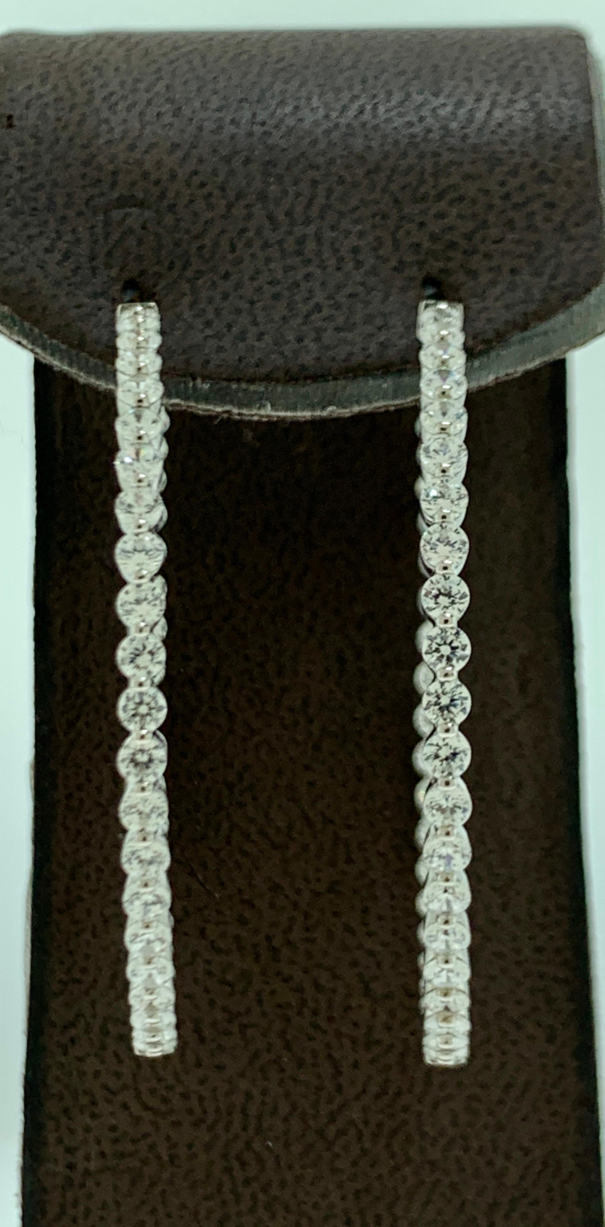 Grand modèle à la mode  Créoles en argent sterling et zirconia cubique à l'intérieur et à l'extérieur en vente 4