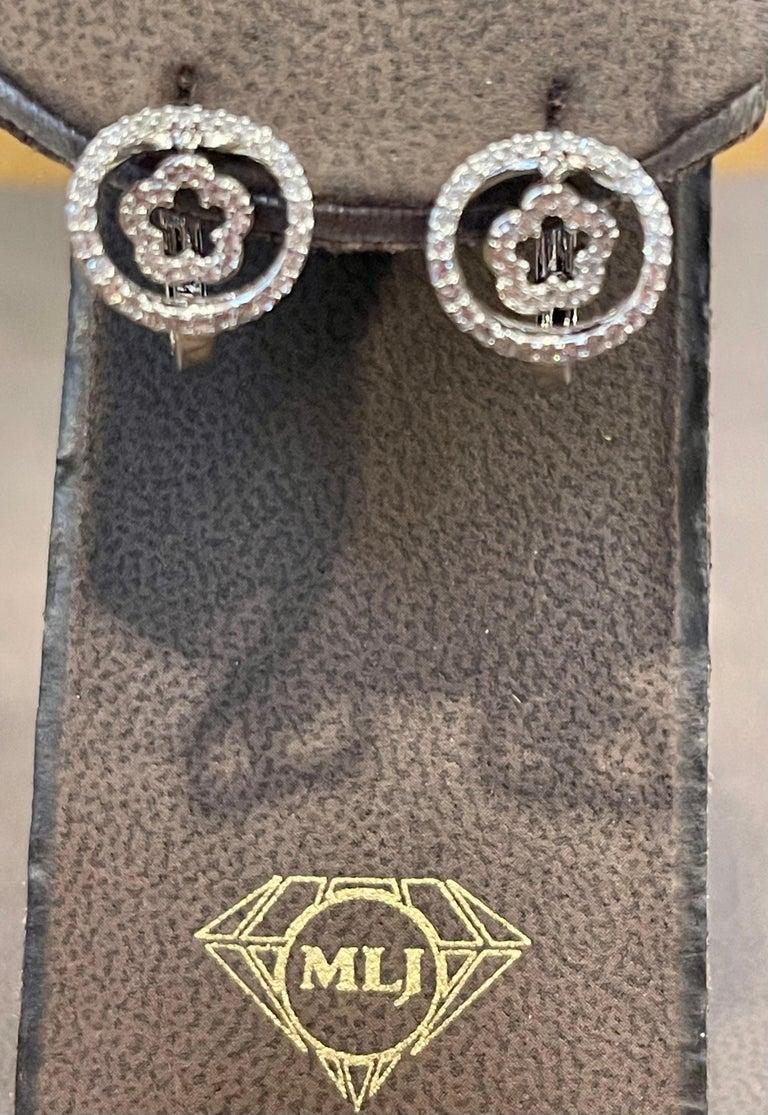 Hot Fashionable Small Dangling flower Sterling Silver & Cubic Zirconia Earrings In New Condition For Sale In New York, NY