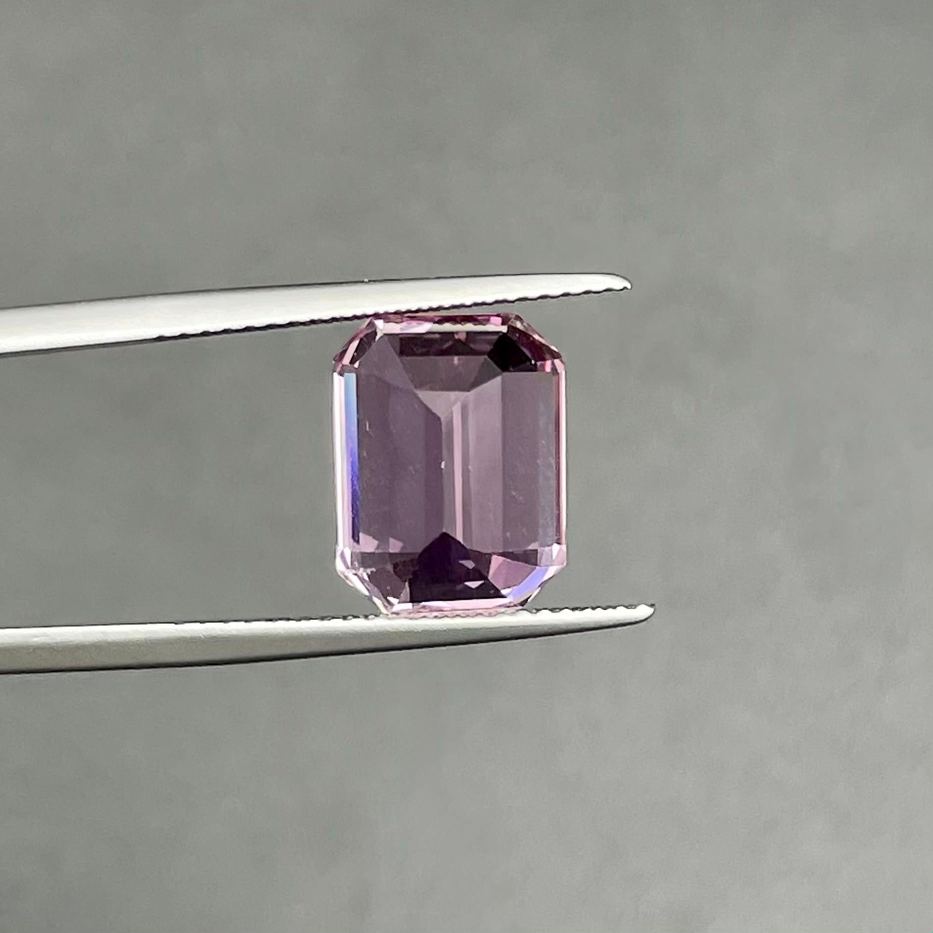 Art Deco Hot Pink 7.69 Carat Royal Emerald Cut Kunzite Cocktail Ring Loose Gemstones For Sale