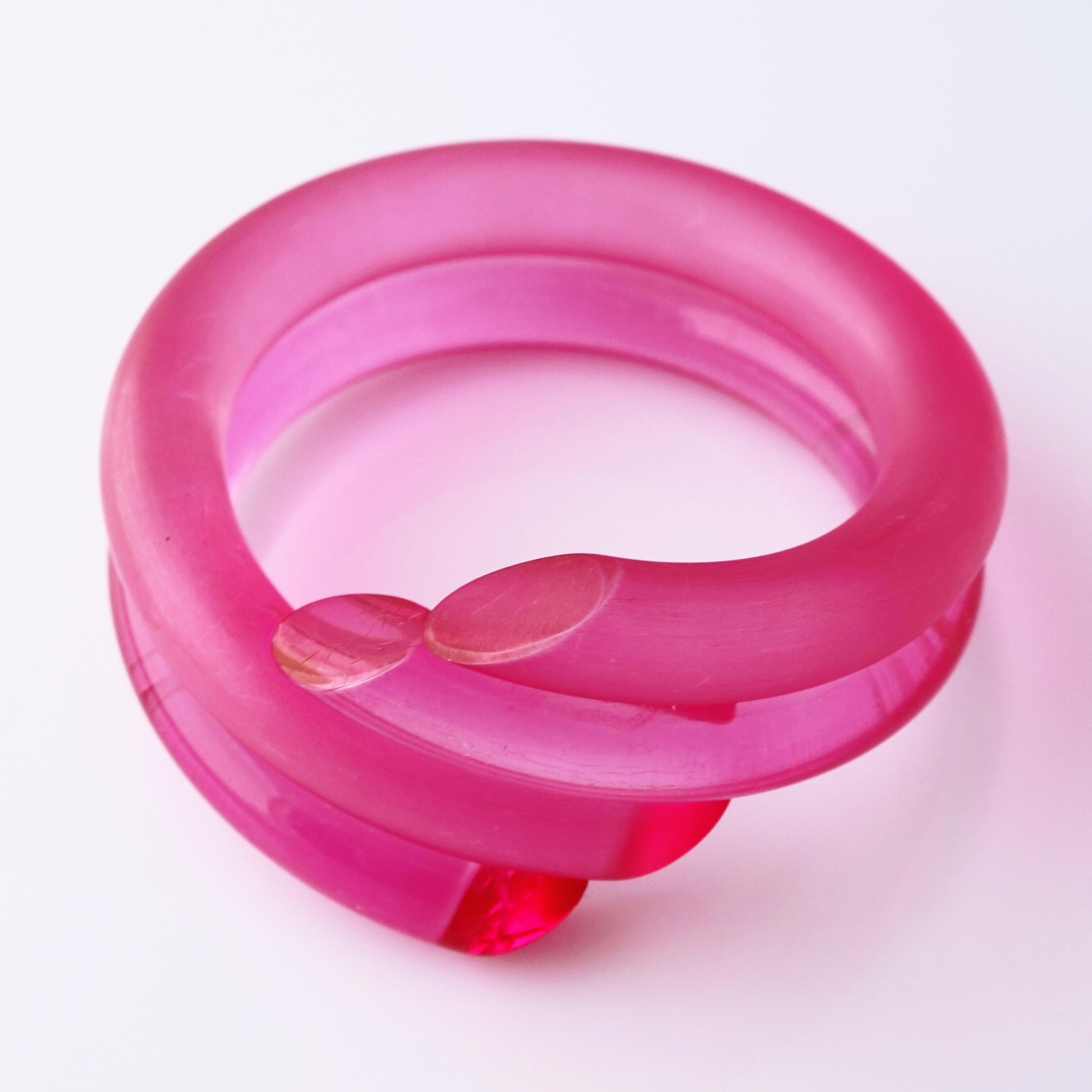 Hot Pink Acrylic Chunky Bypass Statement Bangle By Judith Hendler, 1980s In Good Condition For Sale In McKinney, TX