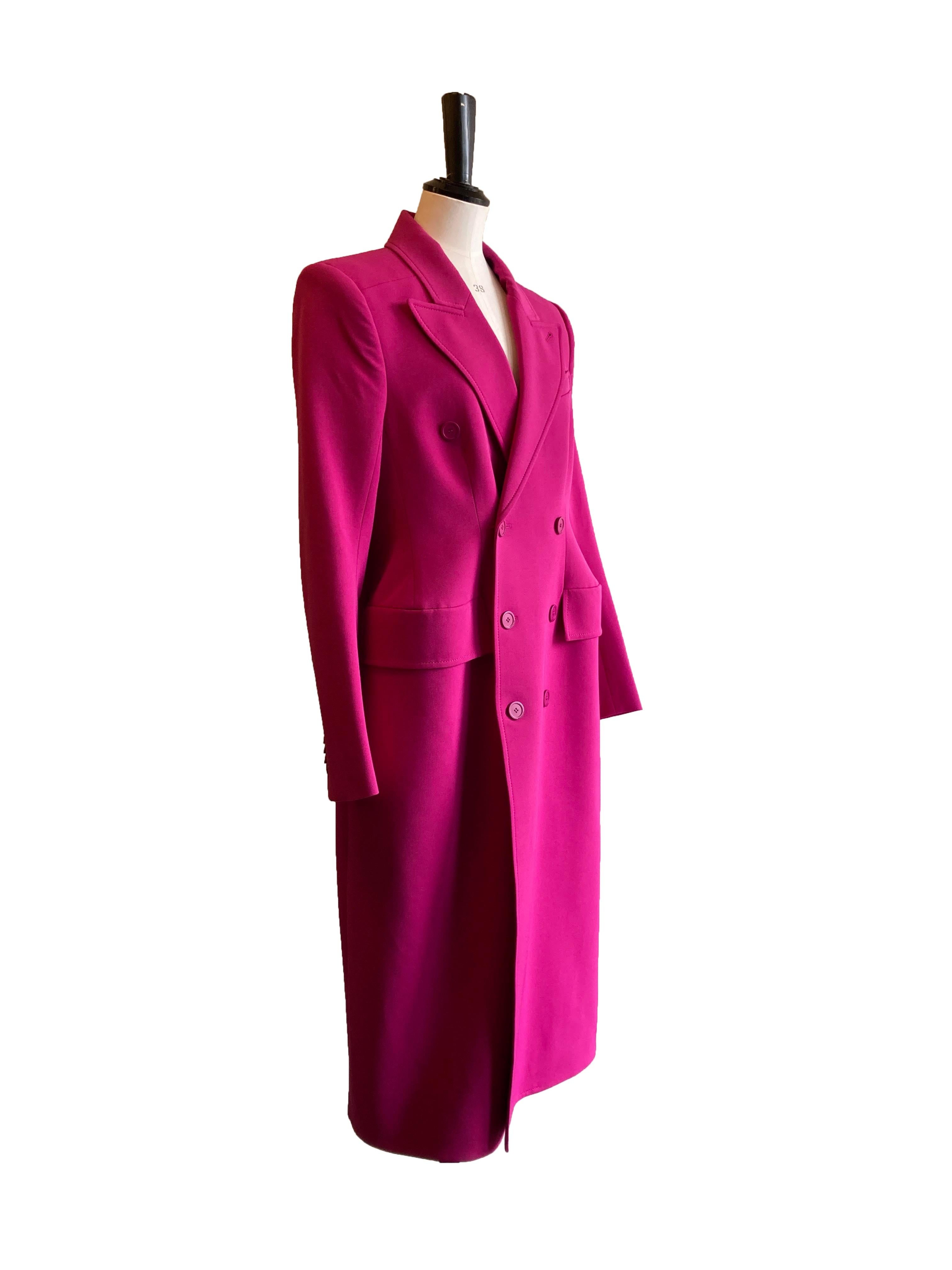 Hot pink Hourglass coat from Balenciaga. From the Resort Collection in 2023.

Hot pink polyester and wool blend upper featuring signature Balenciaga silhouette with emphasised hips, cinched in at the waist and with strong shoulders to create an