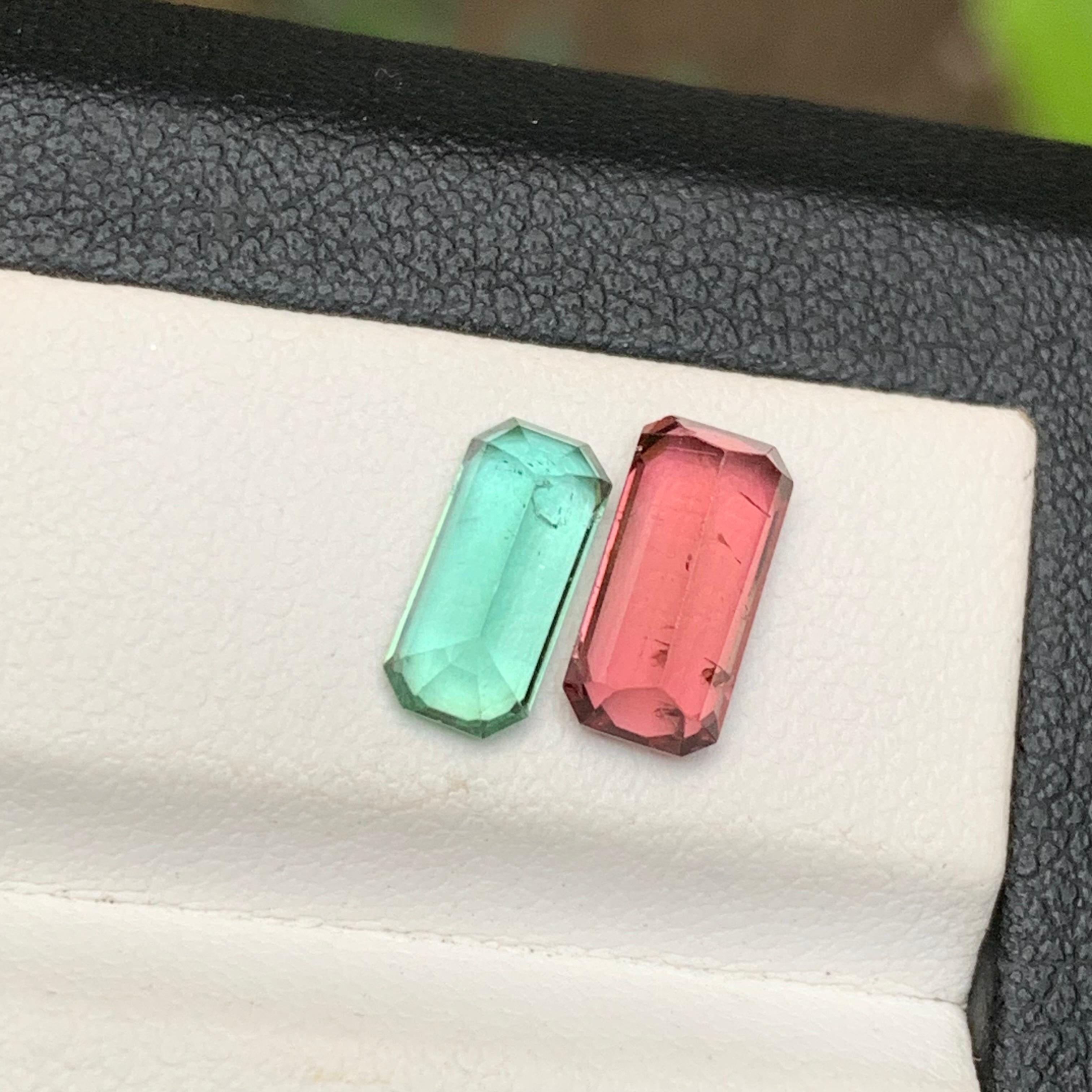 Taille émeraude Tourmaline naturelle rose vif et vert bleuté taille émeraude 2,90 carats en vente