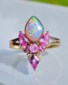 Schmetterlingsring mit australischem Opal in Heißrosa Fiery Regenbogen mit Fuchsia-Saphir & Di