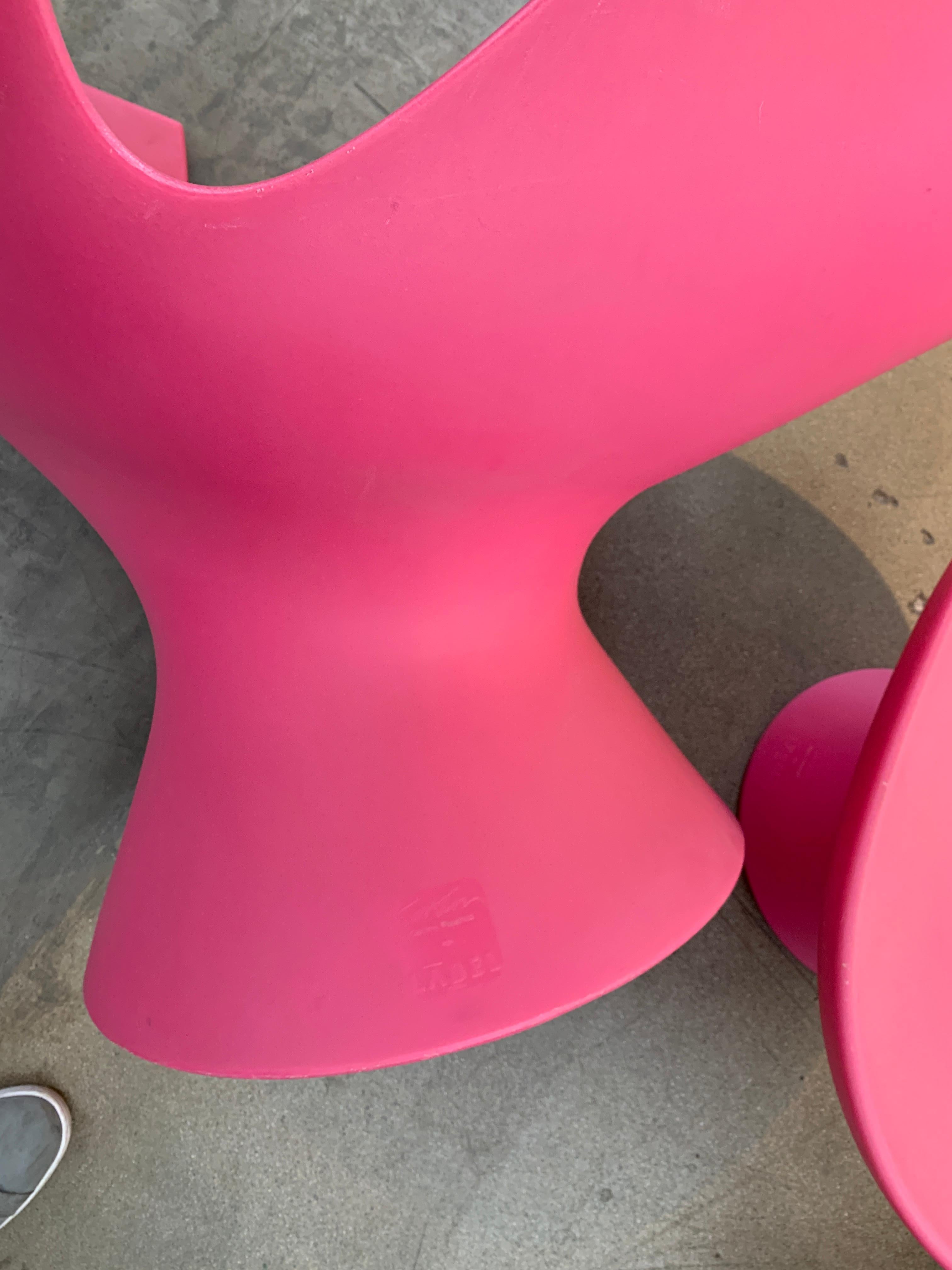 Hot Pink Karim Rashid Kite Chair and Mini Kite Ottoman For Sale 1