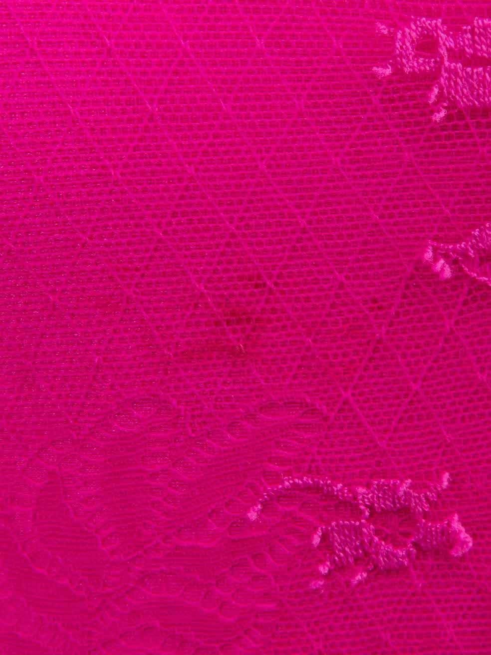 Balenciaga - Haut à col bénitier en dentelle rose vif amovible, taille S en vente 1