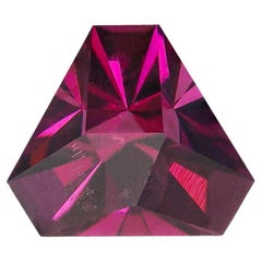 Pierre grenat naturel rose vif 1,55 carat, pierre précieuse grenat du Malawi