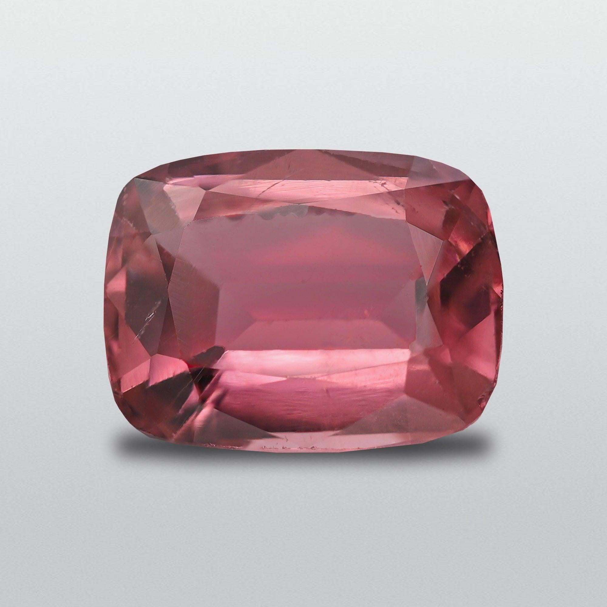 Moderne Tourmaline naturelle rose vif pierre précieuse de 3,52 carats pour bijouterie en vente