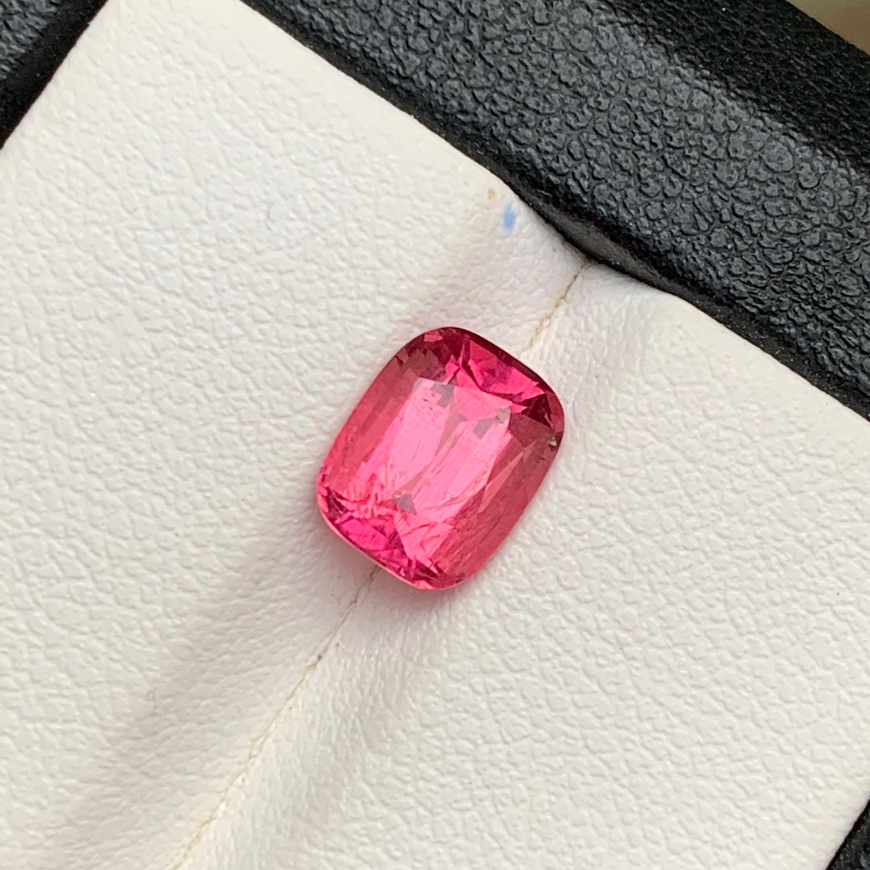 Bague en tourmaline naturelle rose vif, pierre précieuse non sertie de 2.00 carats, taille coussin pour bijoux en vente 4