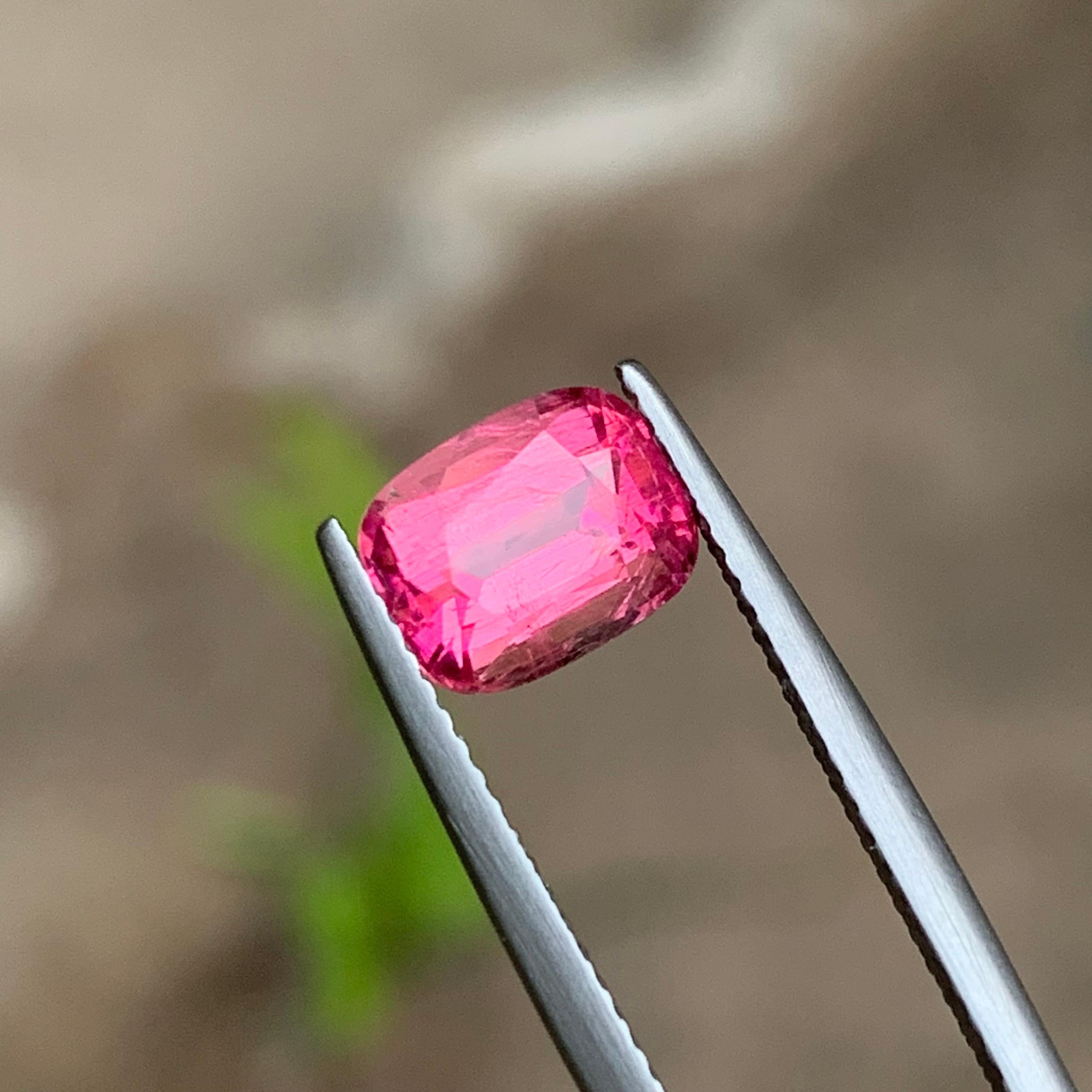 Bague en tourmaline naturelle rose vif, pierre précieuse non sertie de 2.00 carats, taille coussin pour bijoux en vente 5